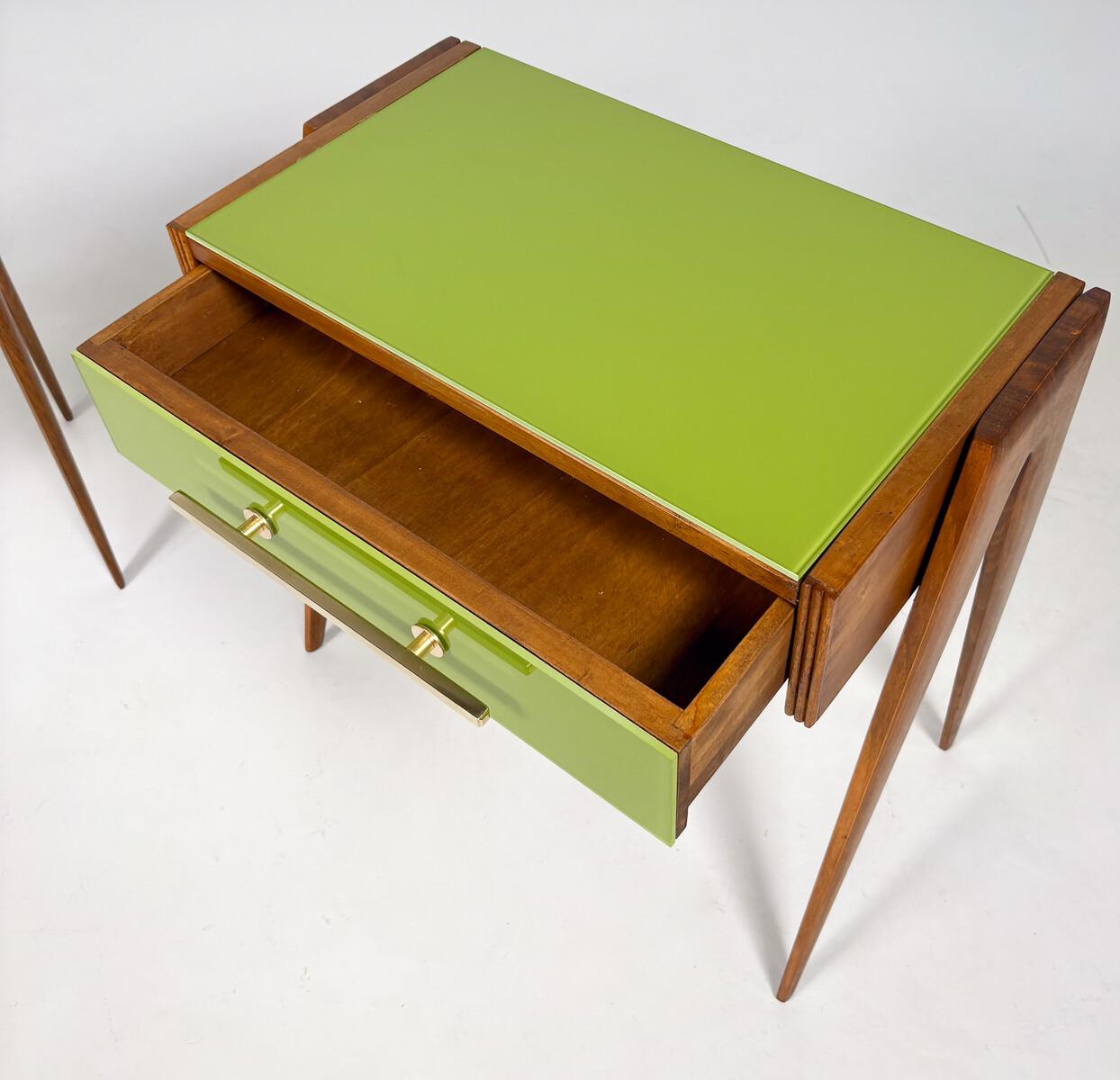 Contemporary Pair of Green Nightstands, Wood and Glass, Italy In Good Condition For Sale In Brussels, BE