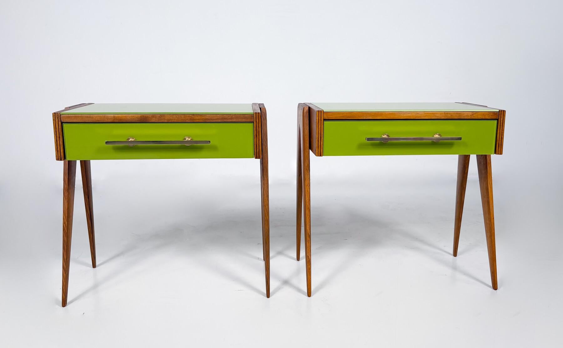Contemporary Pair of Green Nightstands, Wood and Glass, Italy For Sale 4