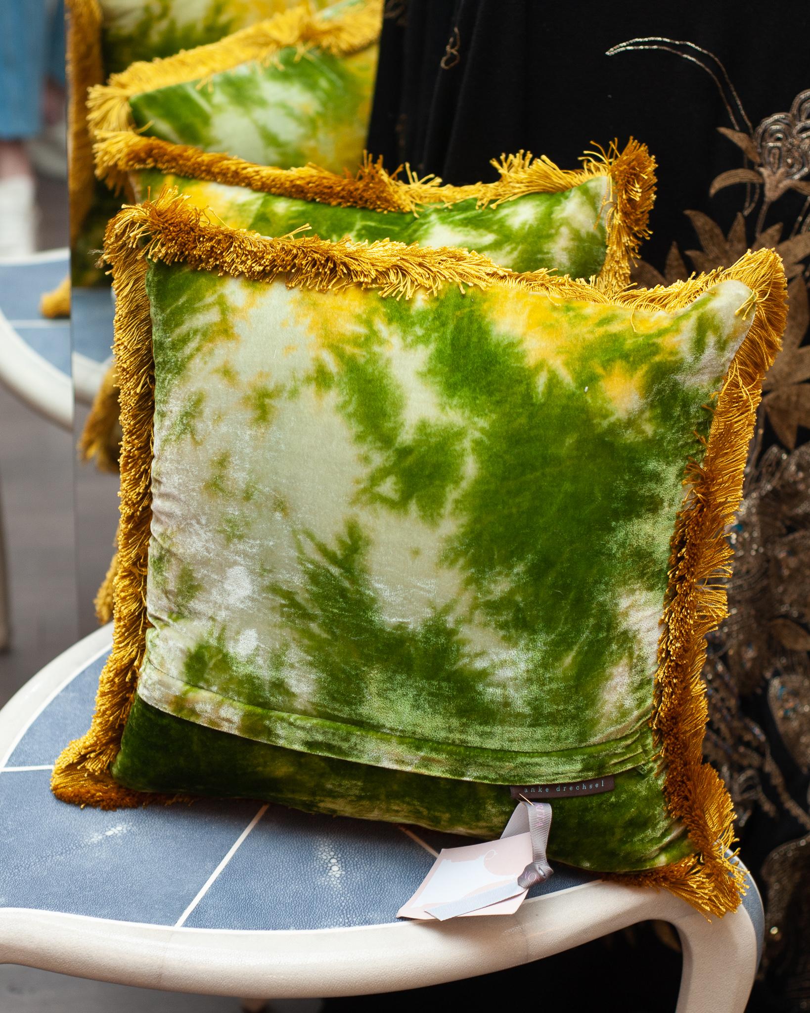 Contemporary Pair of Green / Yellow Silk Velvet Pillows with Fringe Border In New Condition In Toronto, ON