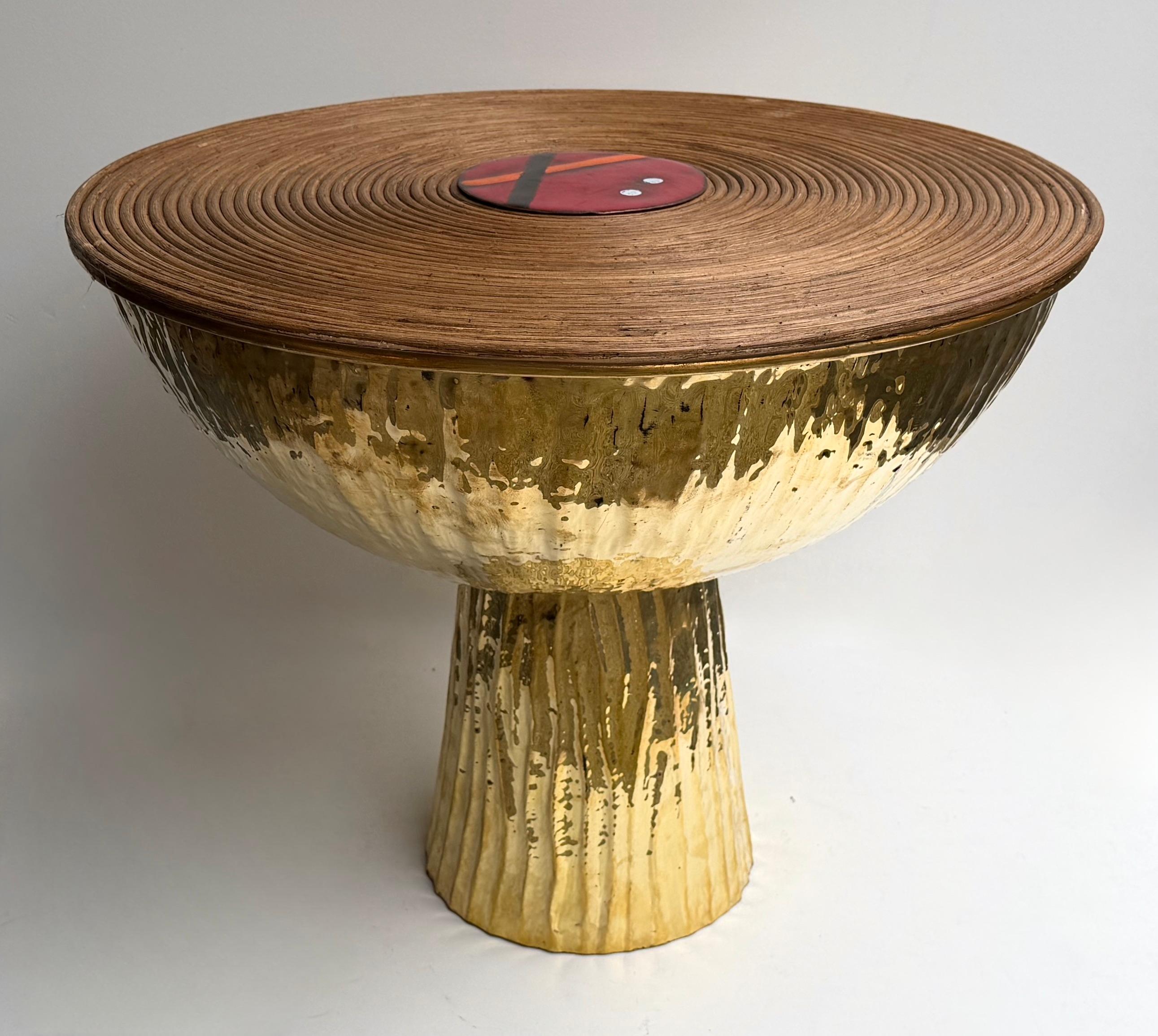 Contemporary Pair of Hammered Brass Rattan Enamel Metal Side Tables, Italy For Sale 7