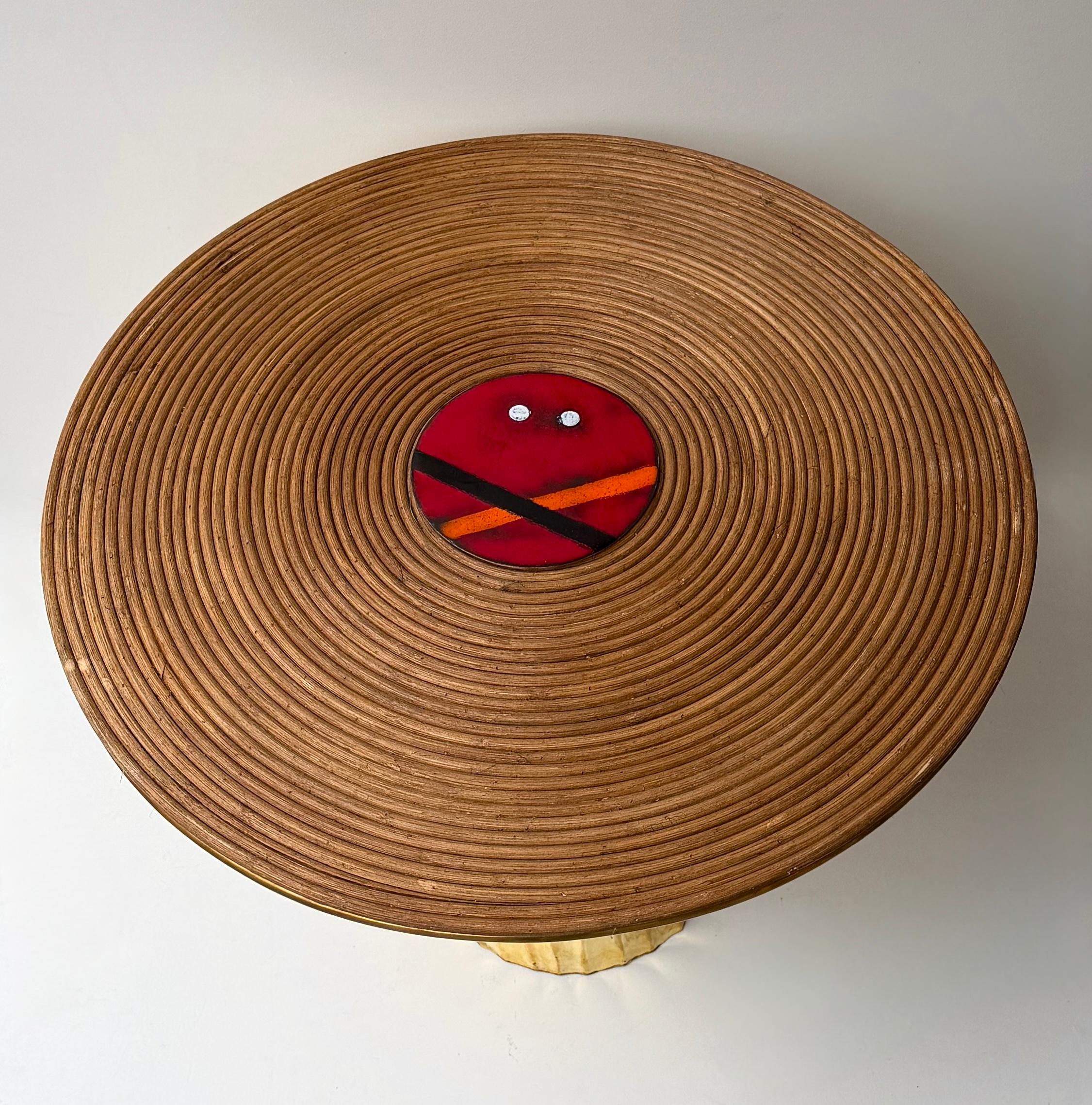 Contemporary Pair of Hammered Brass Rattan Enamel Metal Side Tables, Italy In New Condition For Sale In SAINT-OUEN, FR