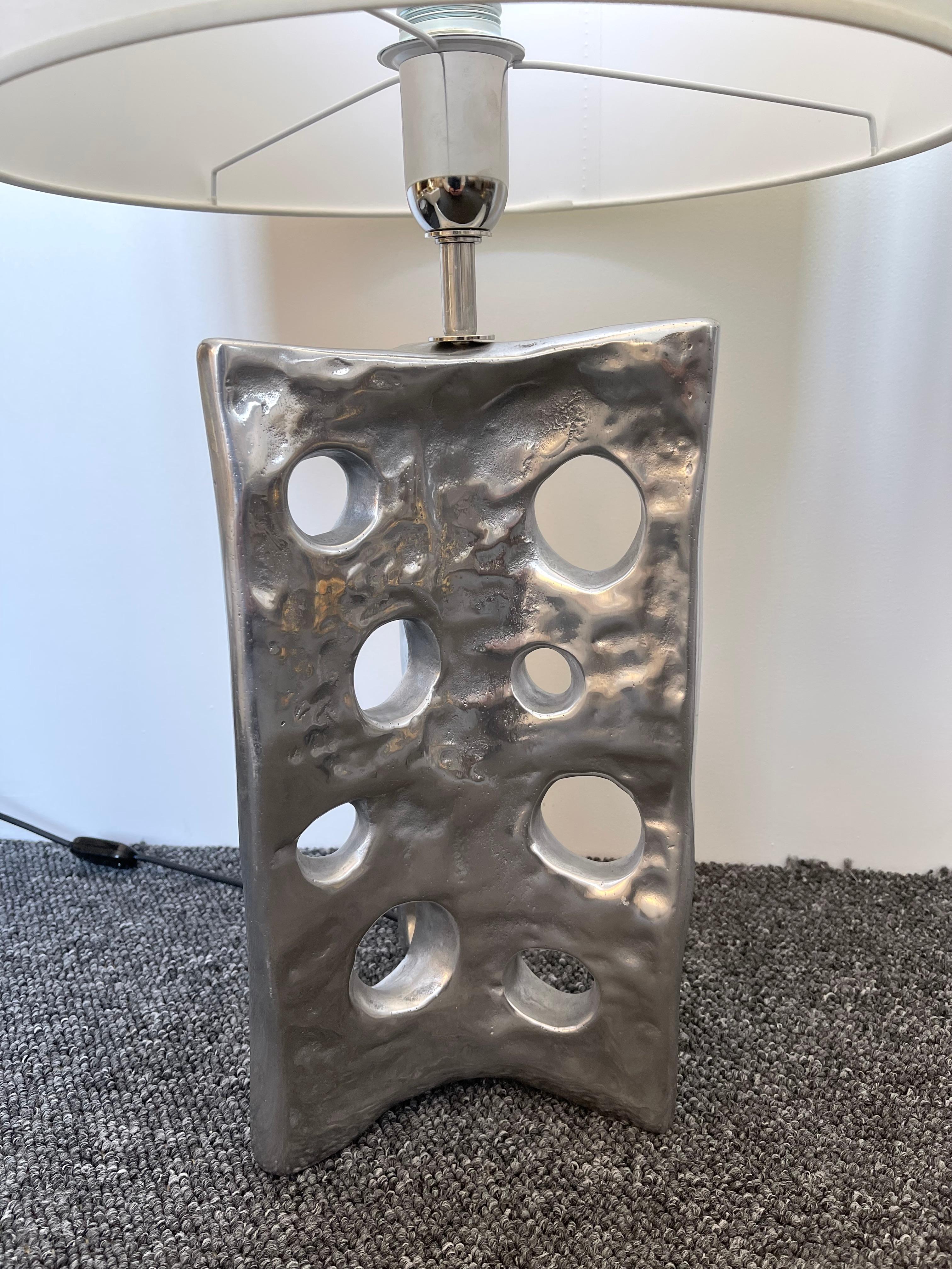 Contemporary Pair of Holey Cast Silver Metal Lamps, Italy In New Condition For Sale In SAINT-OUEN, FR