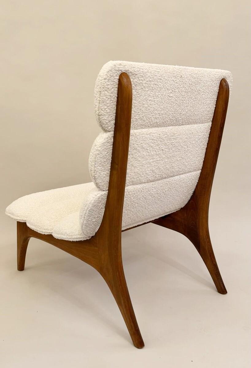 Contemporary Pair of Italian Armchairs (Stoff) im Angebot