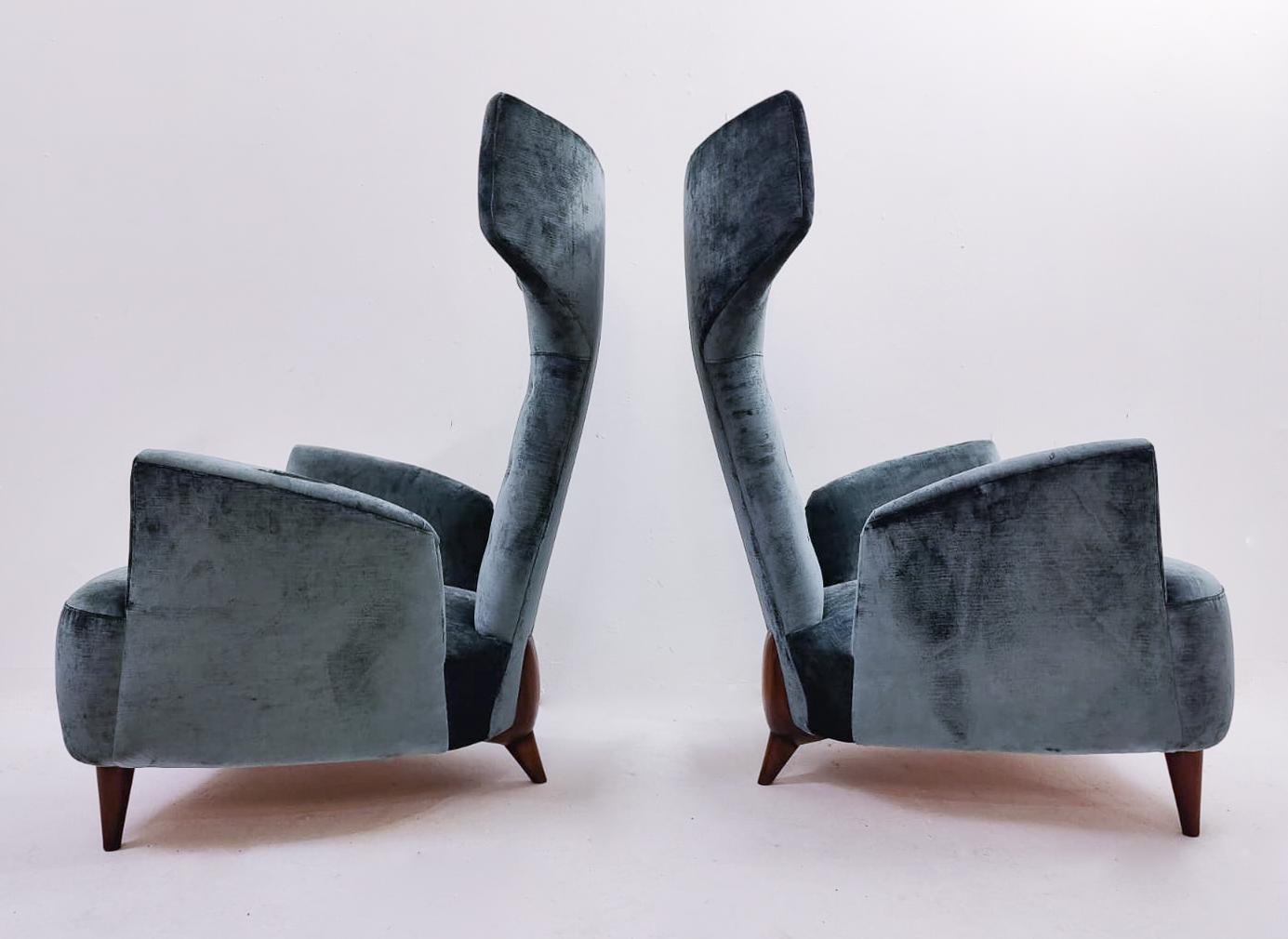 Contemporary Pair of Italian Armchairs, Renzo Zavanella Reissue, Holz und Samt im Angebot 2