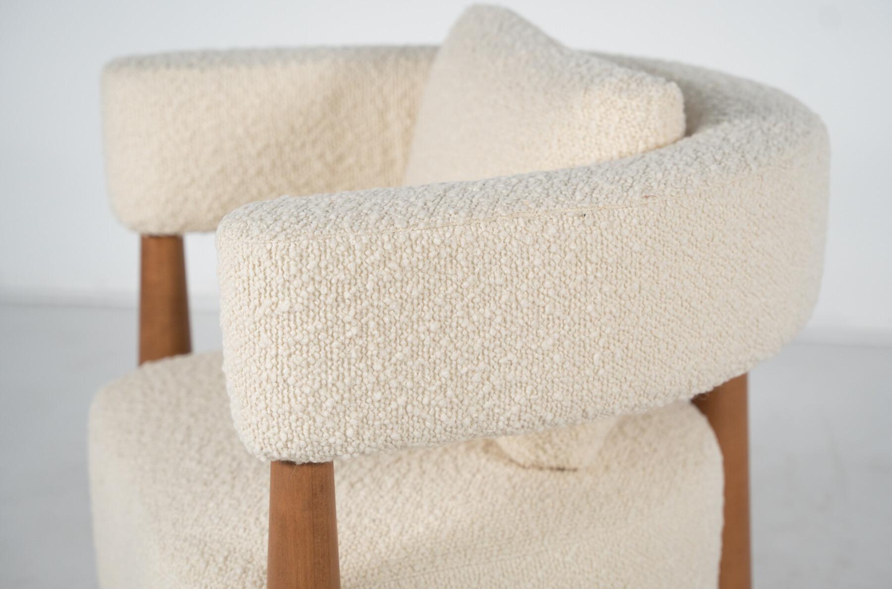 Contemporary Pair of Italian Armchairs, Wood and White Boucle Fabric For Sale 9
