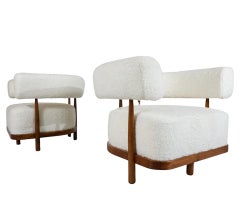 Coppia di poltrone italiane contemporanee, legno e tessuto boucle bianco