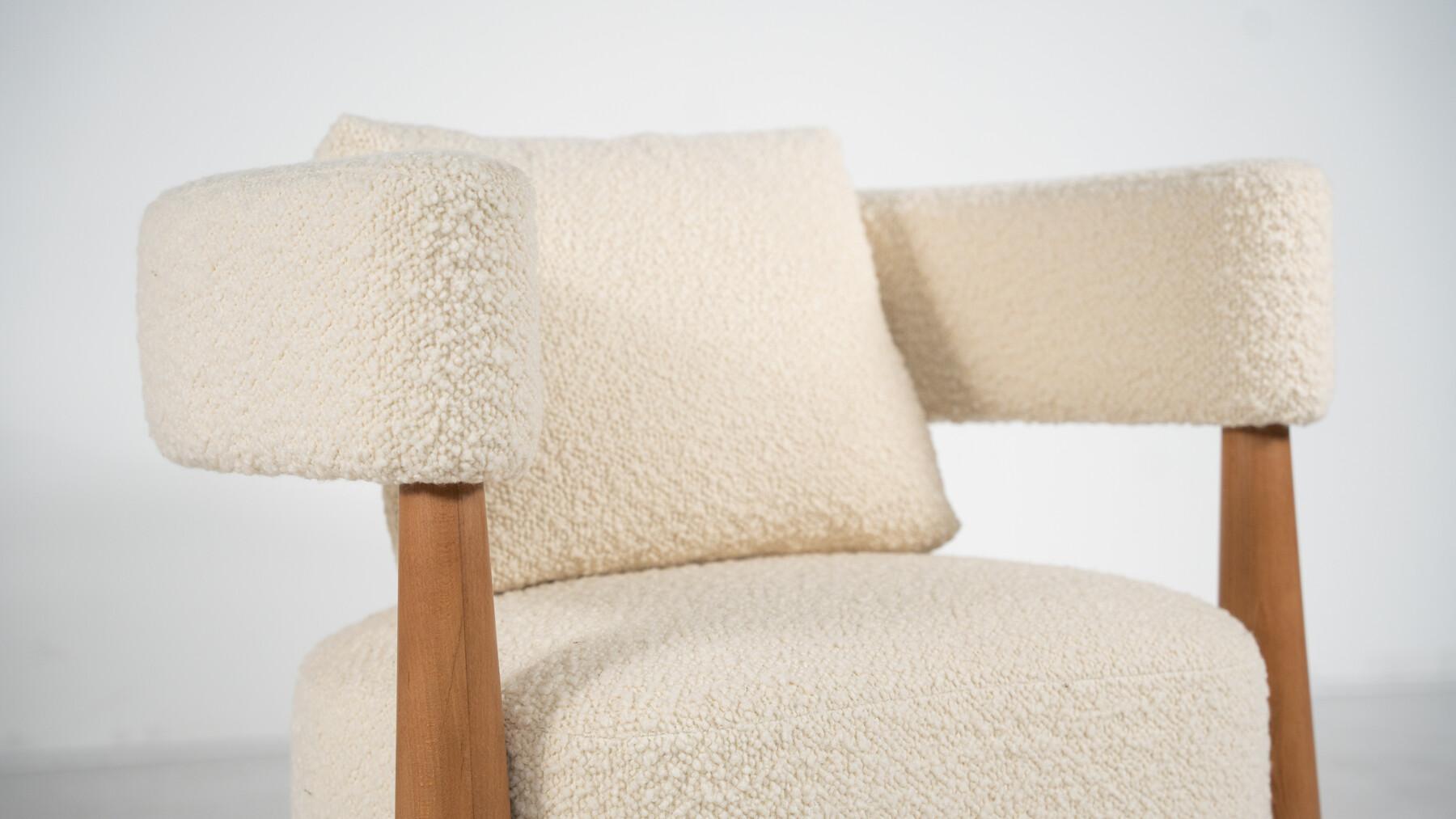 Contemporary Pair of Italian Armchairs, Wood and White Boucle Fabric For Sale 6