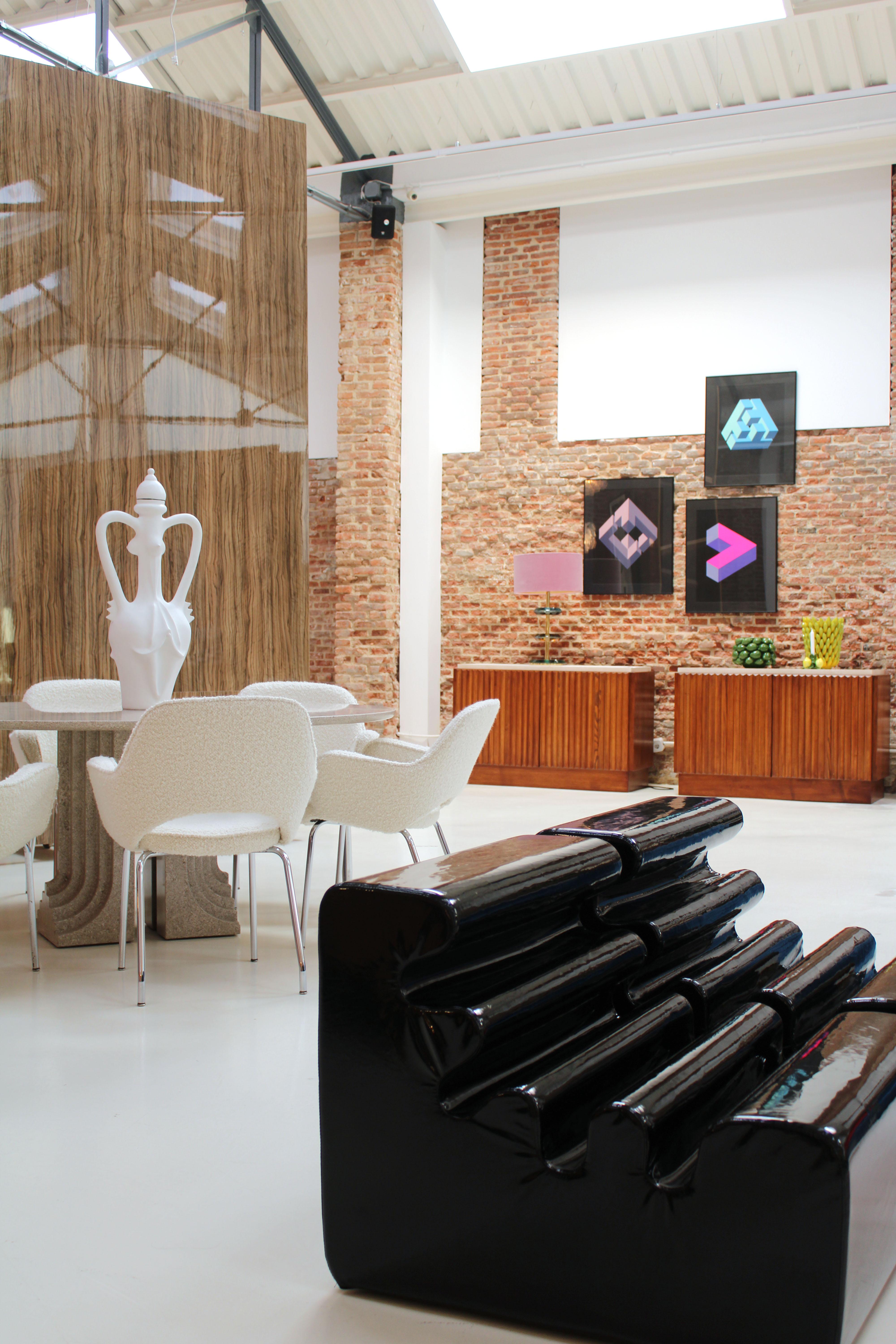 Paire de buffets italiens contemporains en bois massif et travertin en vente 1