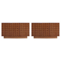 Coppia di credenze italiane contemporanee in legno massiccio e travertino