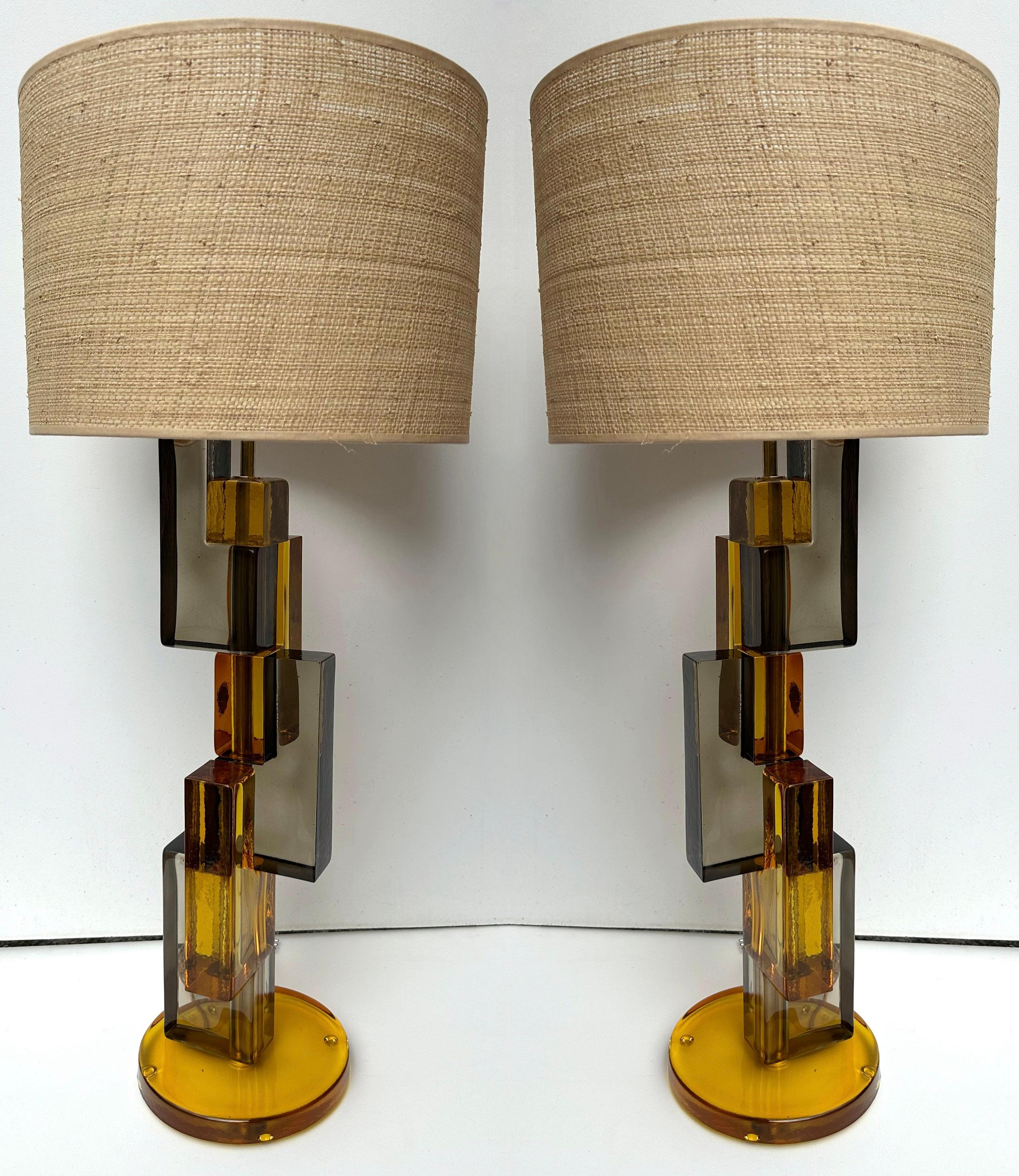 Italian Contemporary Pair of Lamps Amber Smoke Cubic Murano Glass and Brass, Italy For Sale