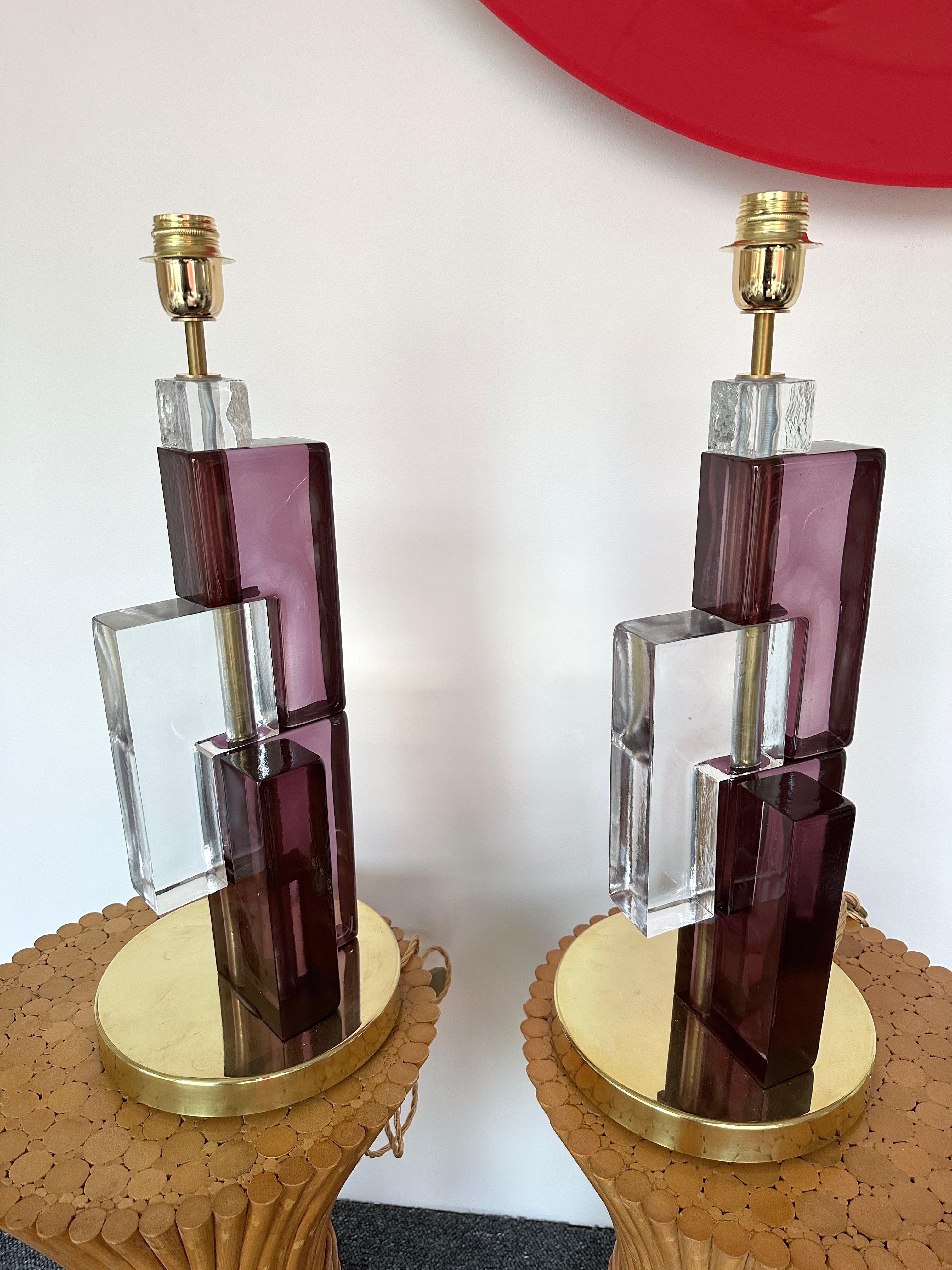 Contemporary Pair of Lamps Amethyst Cubic Murano Glass and Brass, Italy For Sale 2