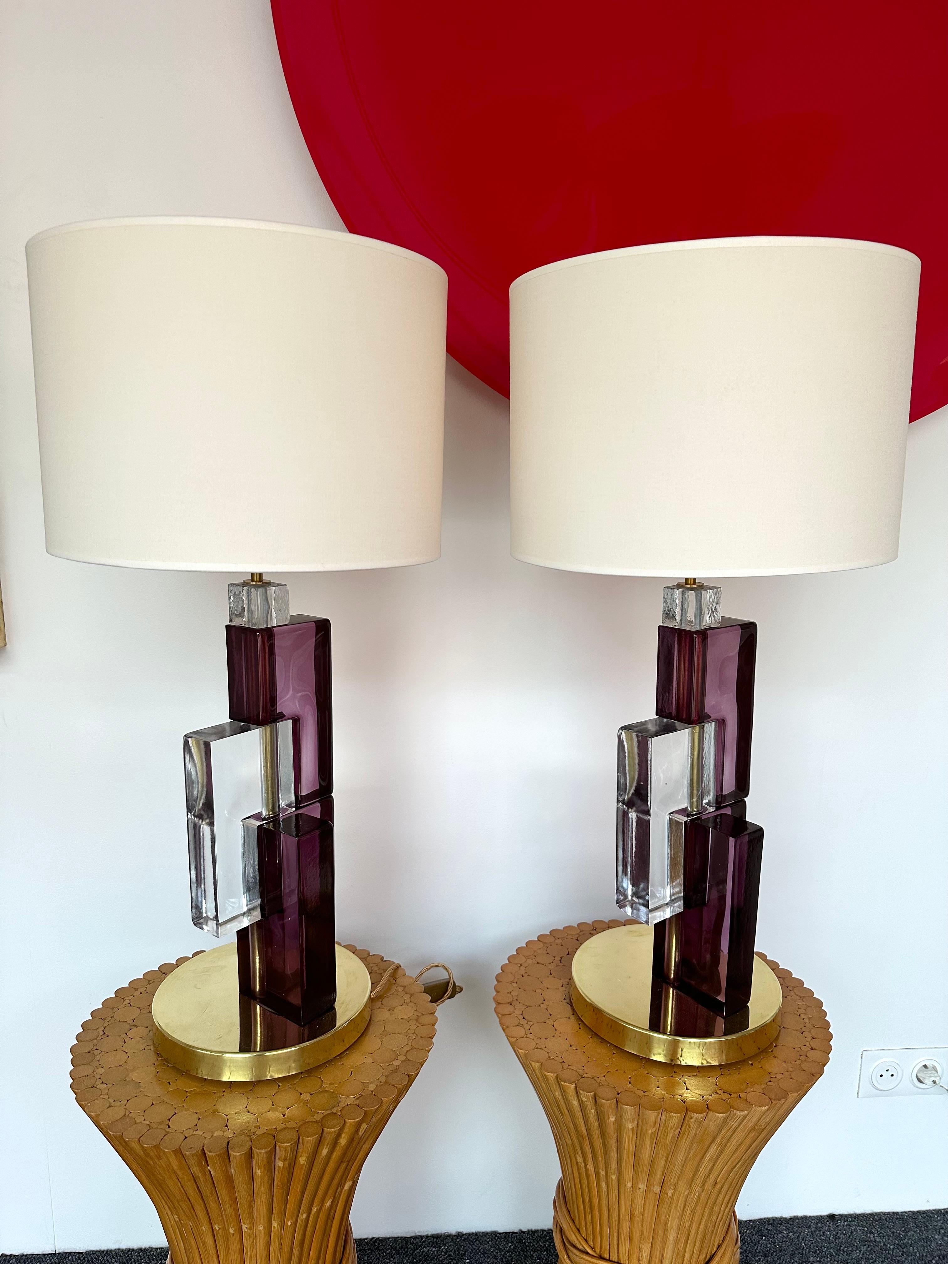 Contemporary Pair of Lamps Amethyst Cubic Murano Glass and Brass, Italy For Sale 3