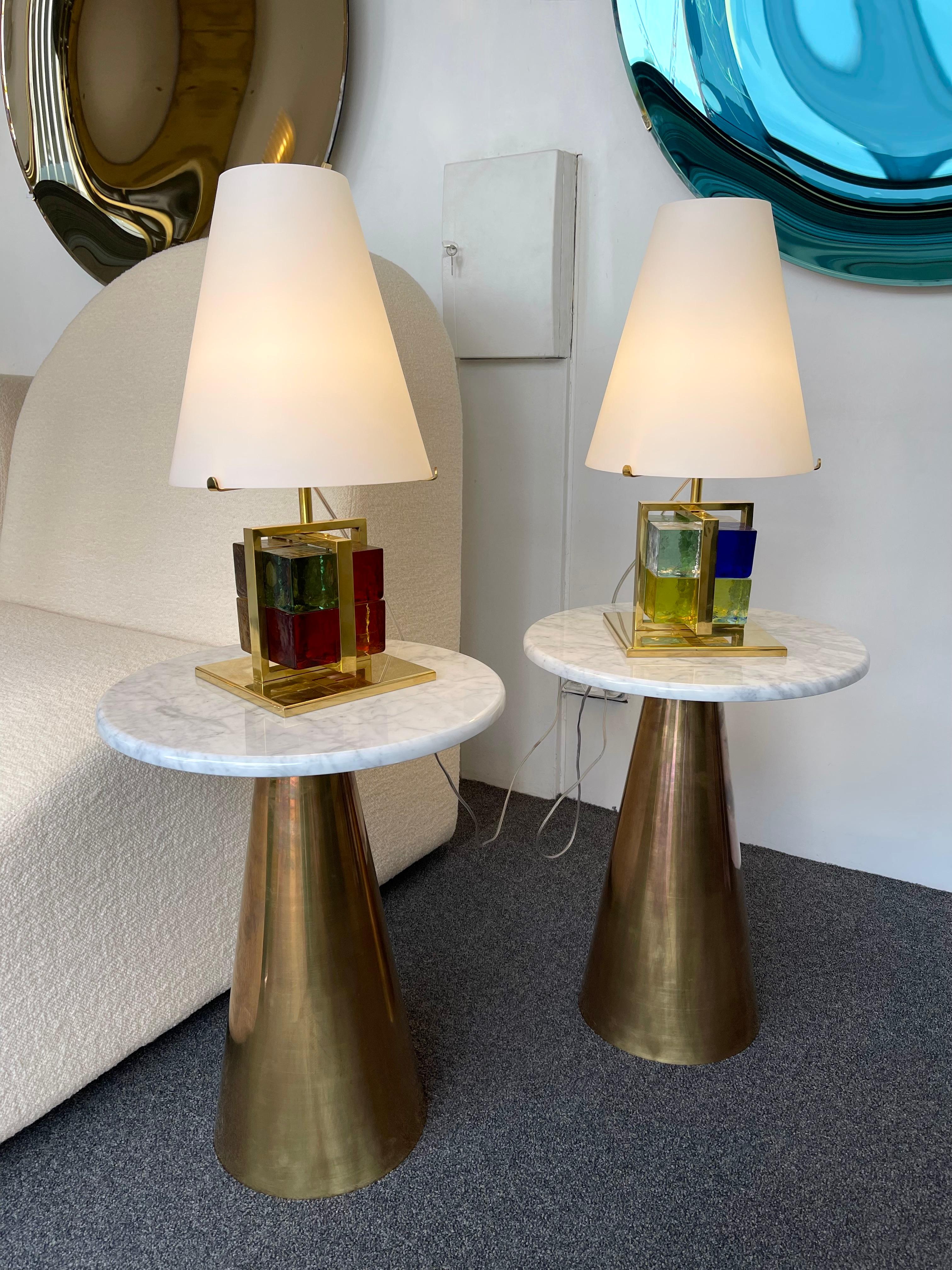 Mid-Century Modern Contemporary Pair of Lamps Brass Cage Murano Glass Cube, Italy For Sale