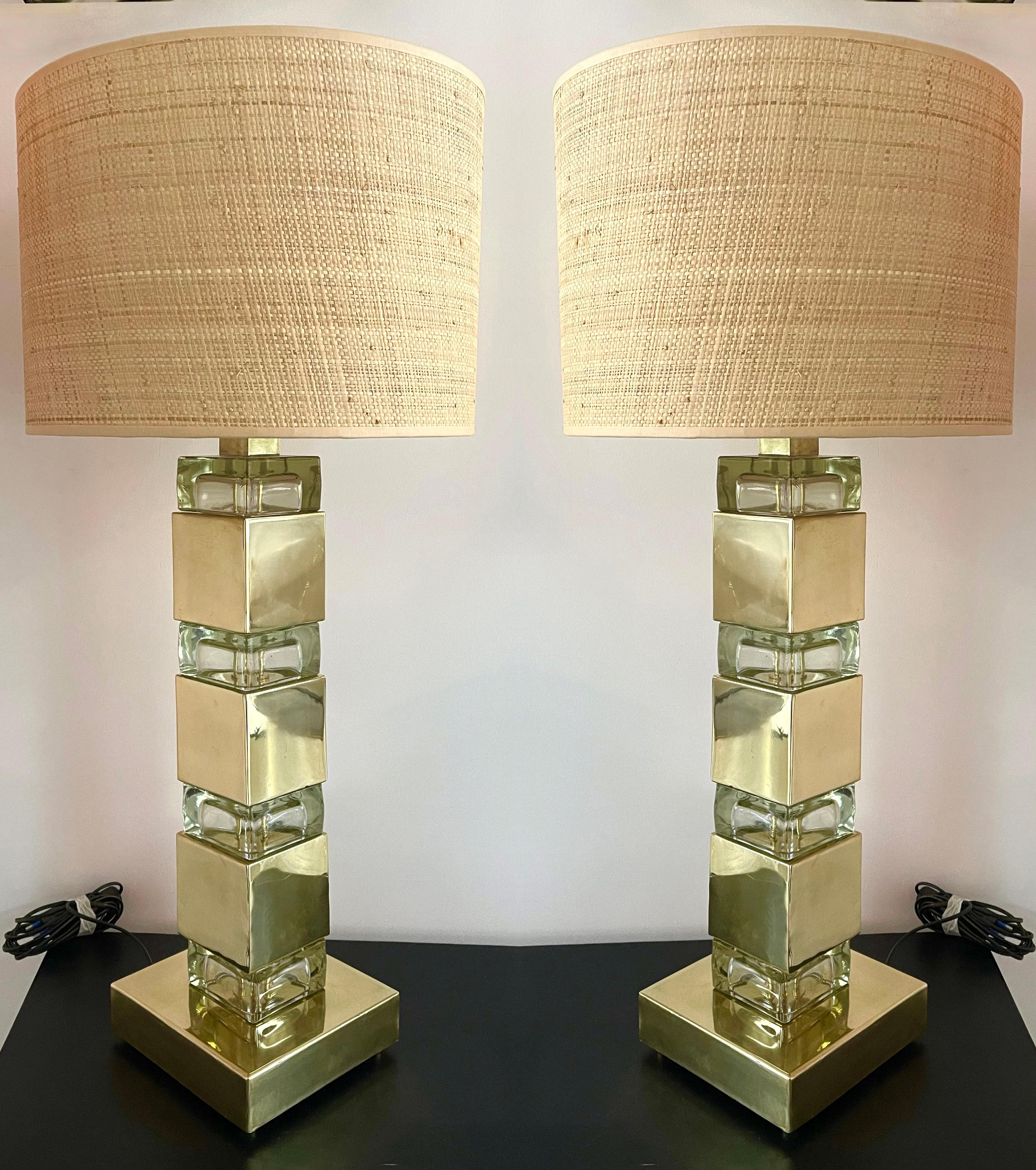 Contemporary Pair of Lamps Brass Column Cube Murano Glass, Italy 2