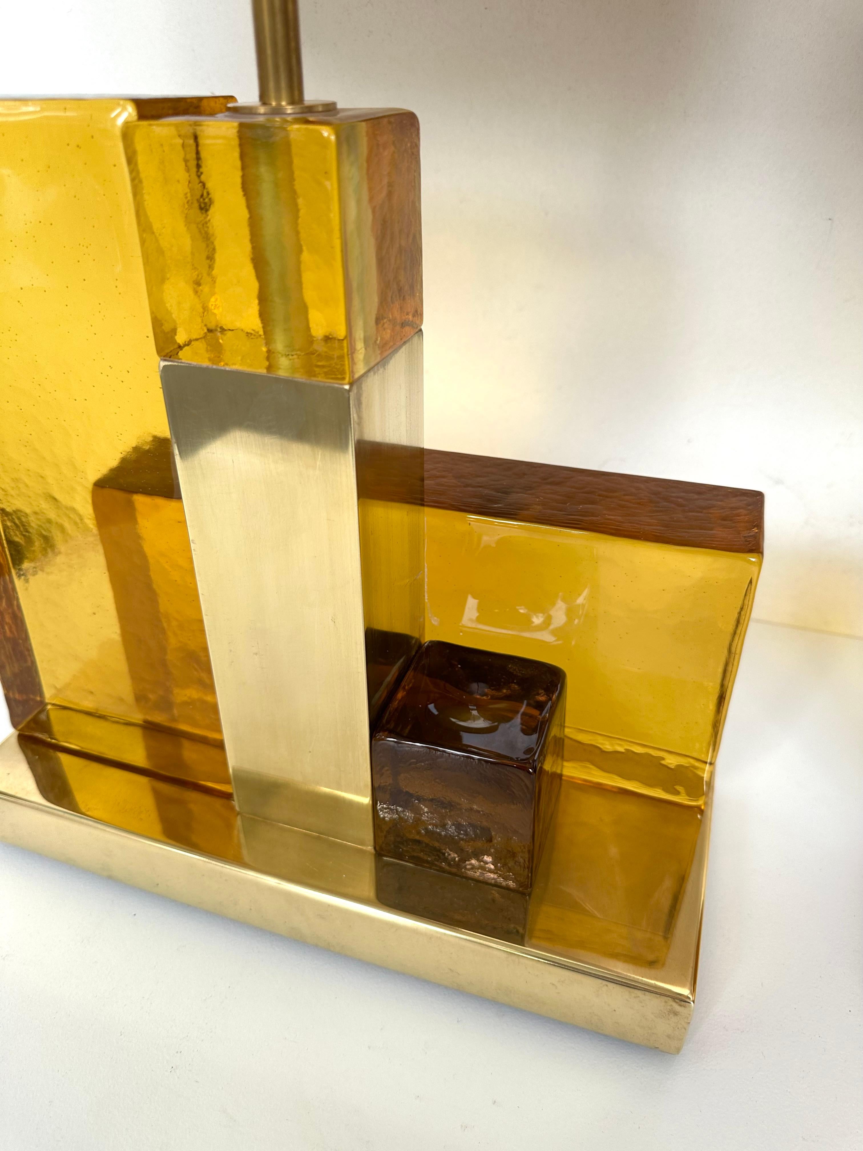 Contemporary Lampenpaar Cubic Yellow Amber Murano Glas und Messing, Italien (Gepresst) im Angebot