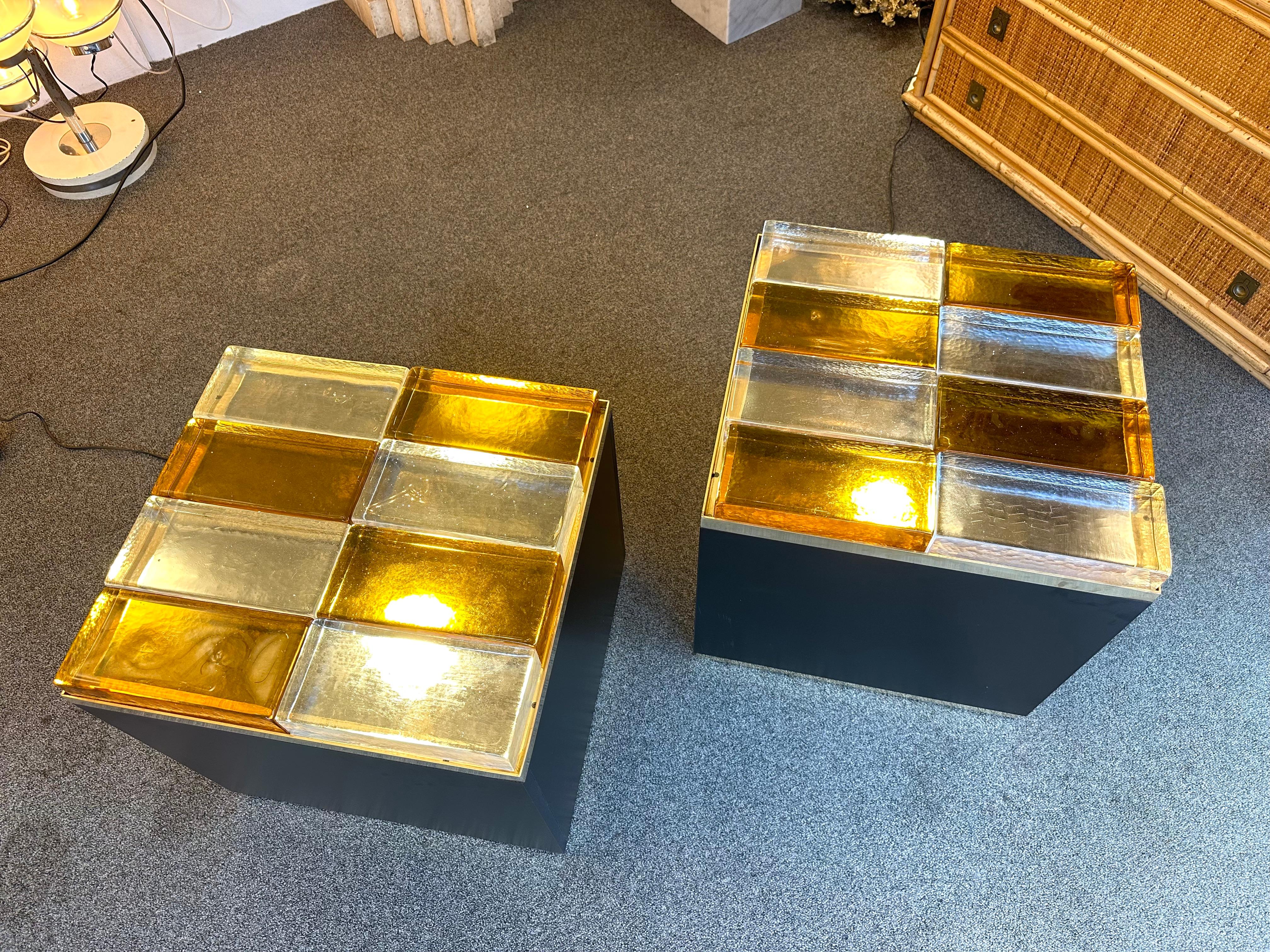 XXI secolo e contemporaneo Coppia di tavolini contemporanei in vetro di Murano e ottone, Italia in vendita