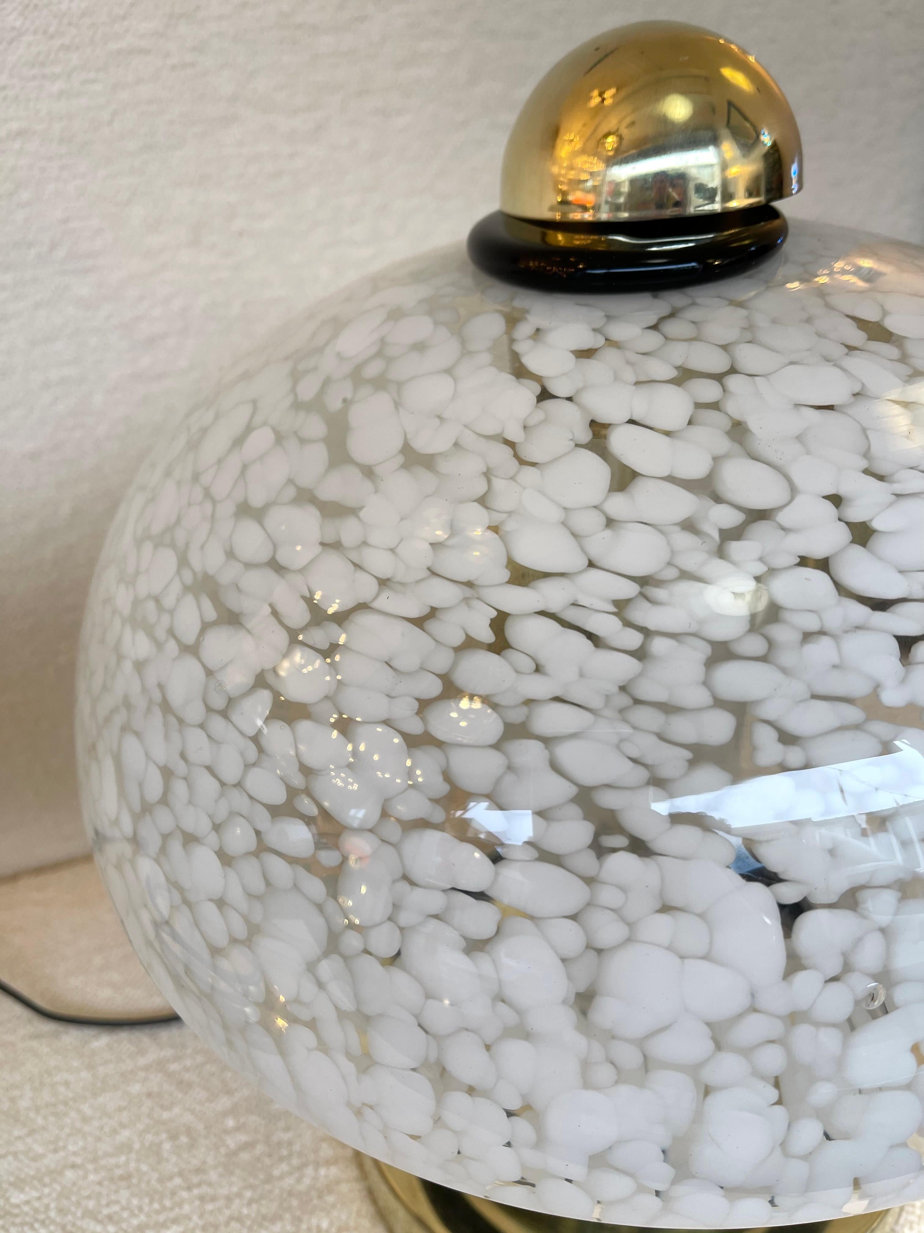 Zeitgenössisches Paar Pilzlampen aus Muranoglas und Messing. Italien (21. Jahrhundert und zeitgenössisch) im Angebot