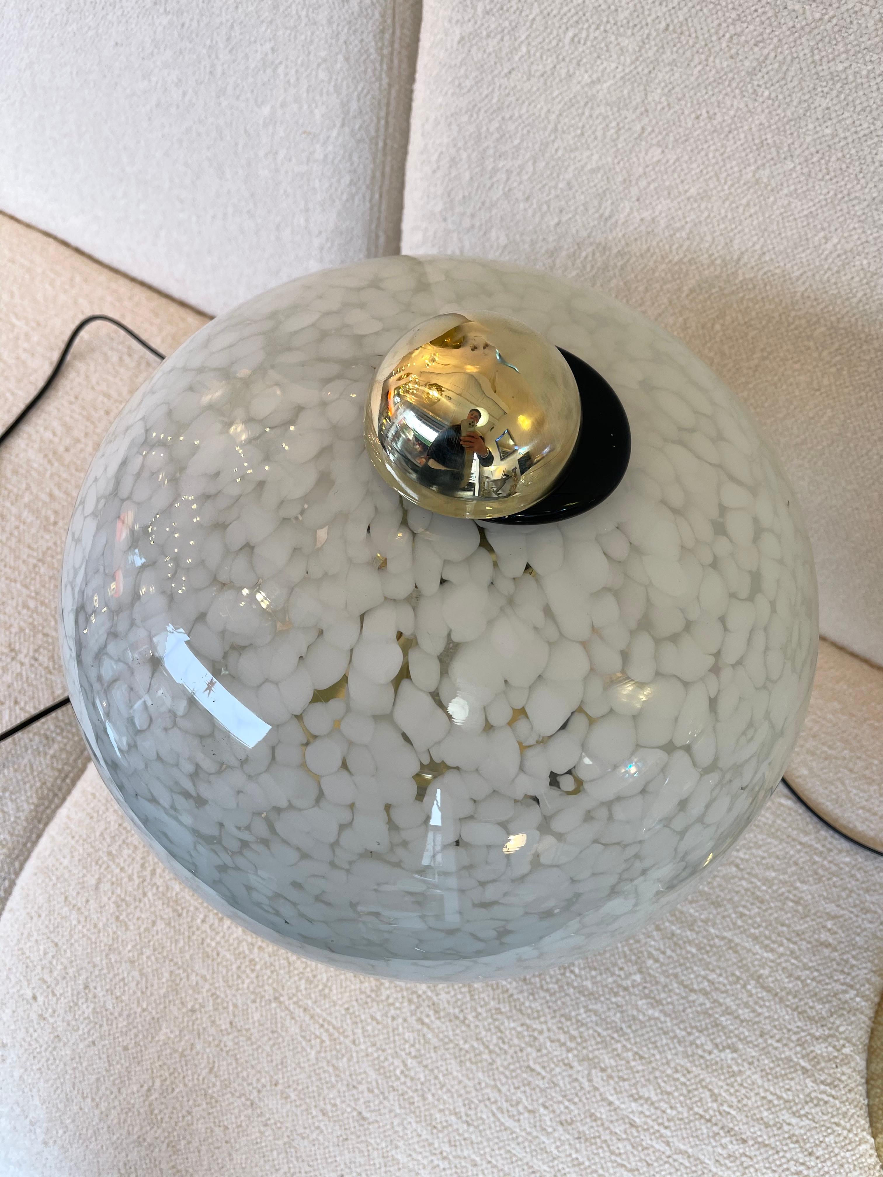 Zeitgenössisches Paar Pilzlampen aus Muranoglas und Messing. Italien im Angebot 2
