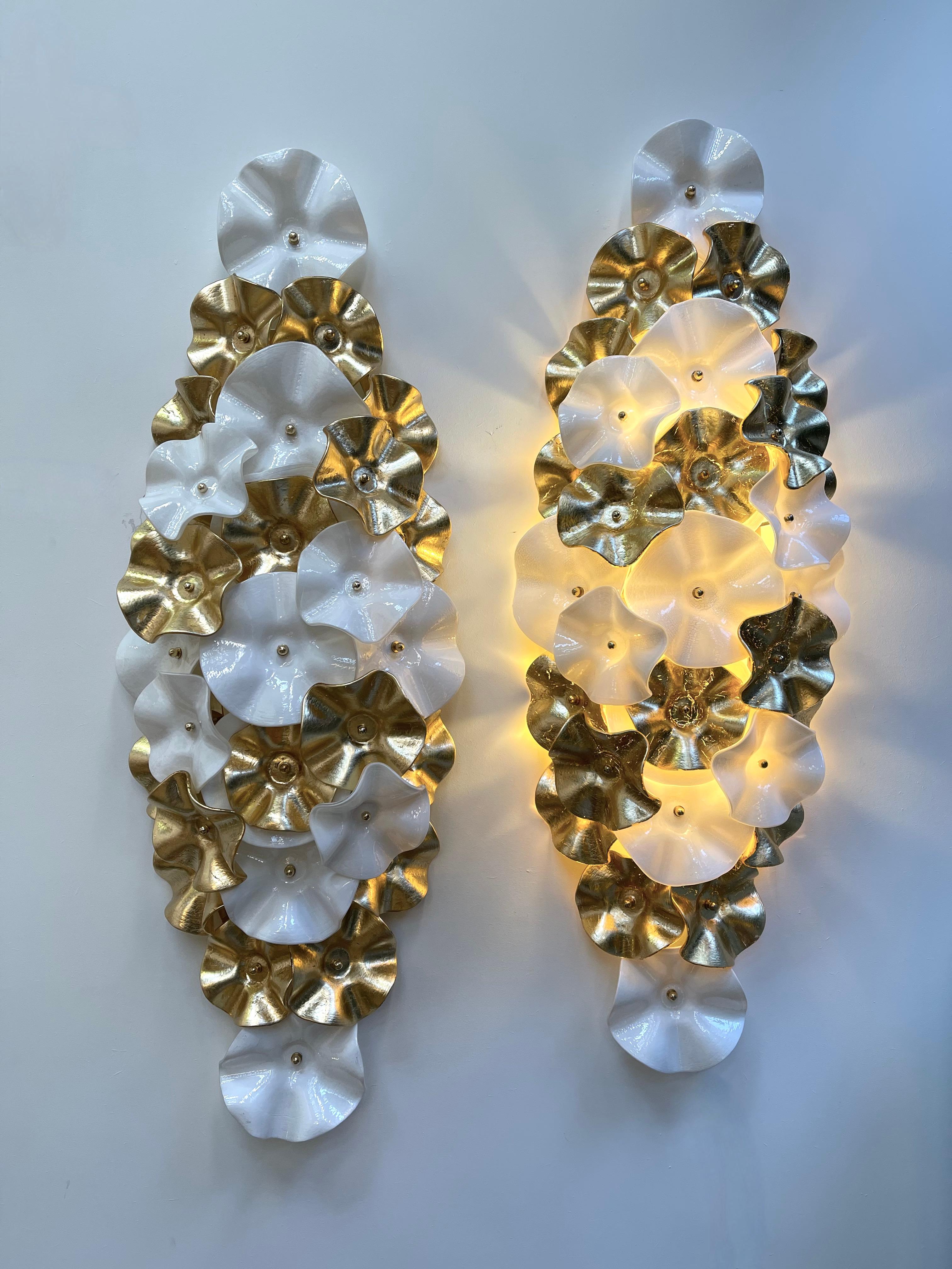 Contemporary Pair of Murano Glass Flowers and Brass Sconces, Italy 4