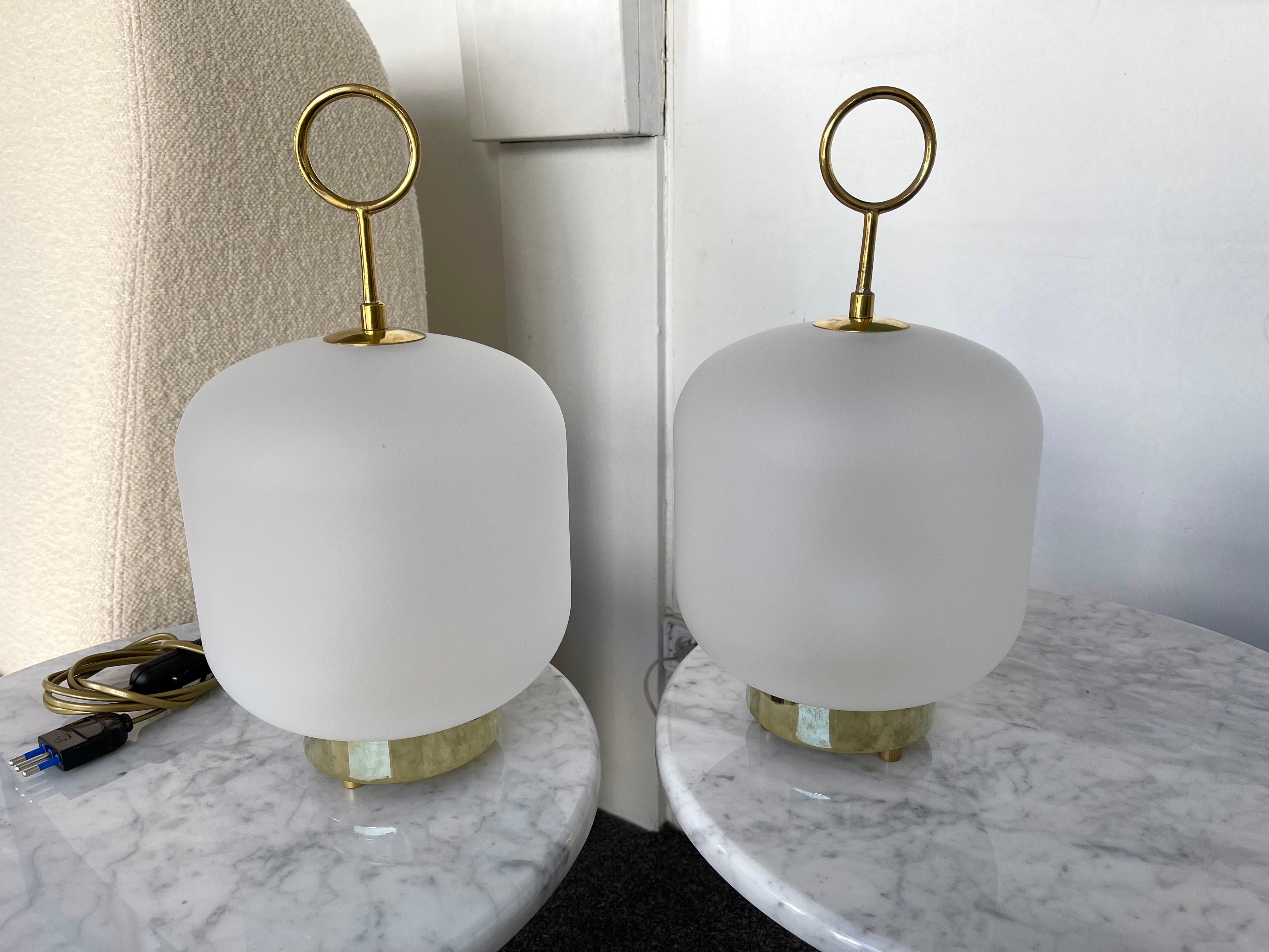 Contemporary Pair of Murano Glass Medium Can Lamps Brass Ring, Italy For Sale 5