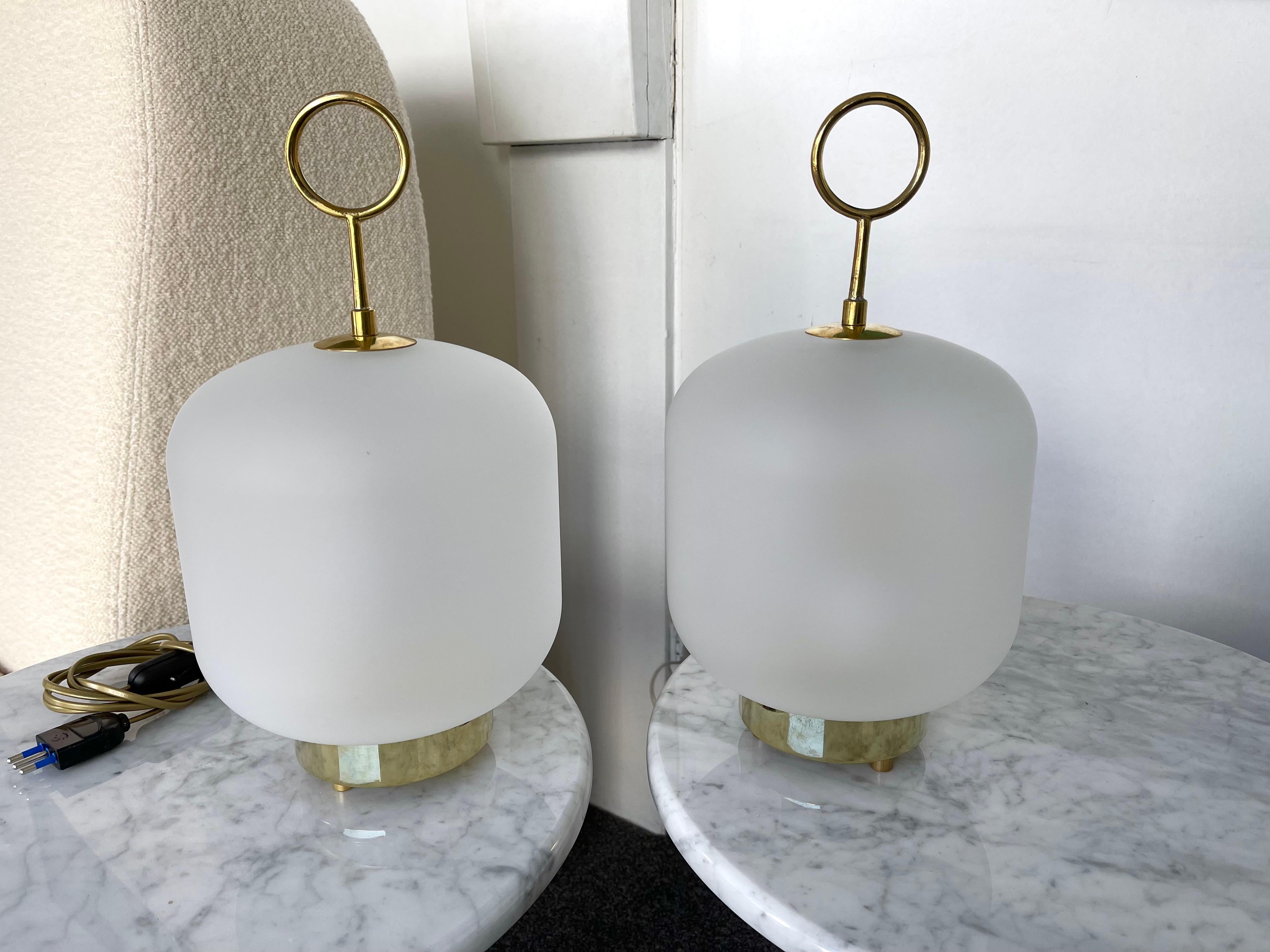 Contemporary Pair of Murano Glass Medium Can Lamps Brass Ring, Italy For Sale 3