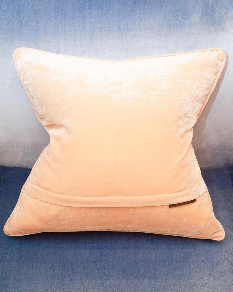 Contemporary Pair of Nude Silk Velvet Pillow with Floral Embroidery im Zustand „Neu“ im Angebot in Toronto, ON
