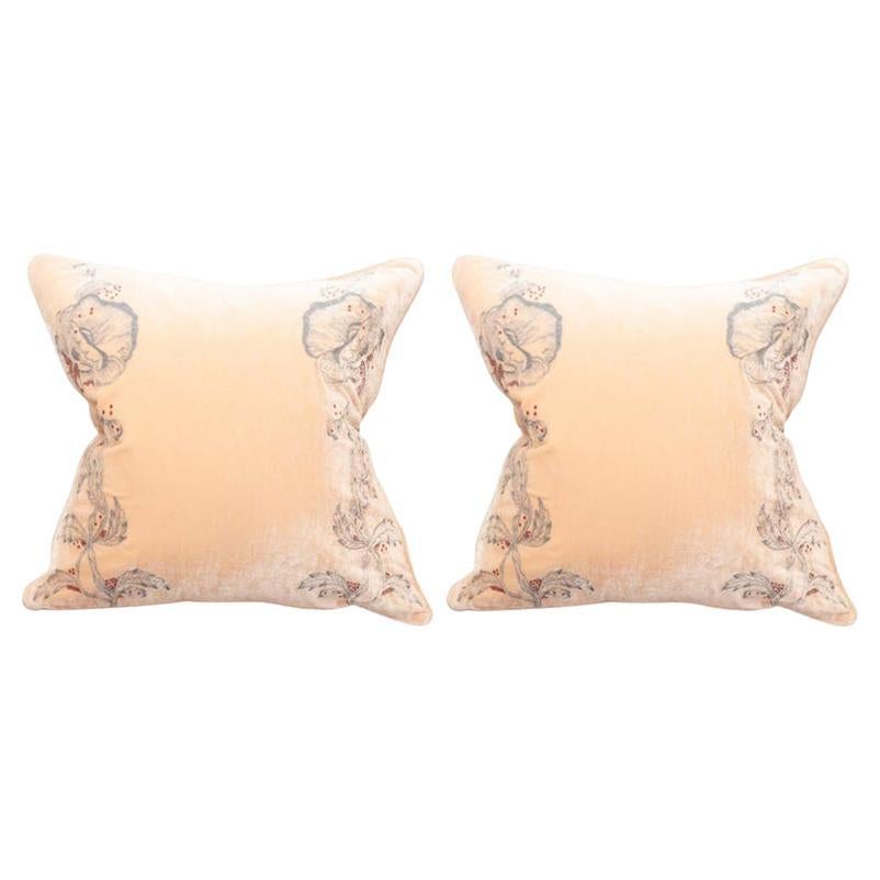 Contemporary Pair of Nude Silk Velvet Pillow with Floral Embroidery im Angebot