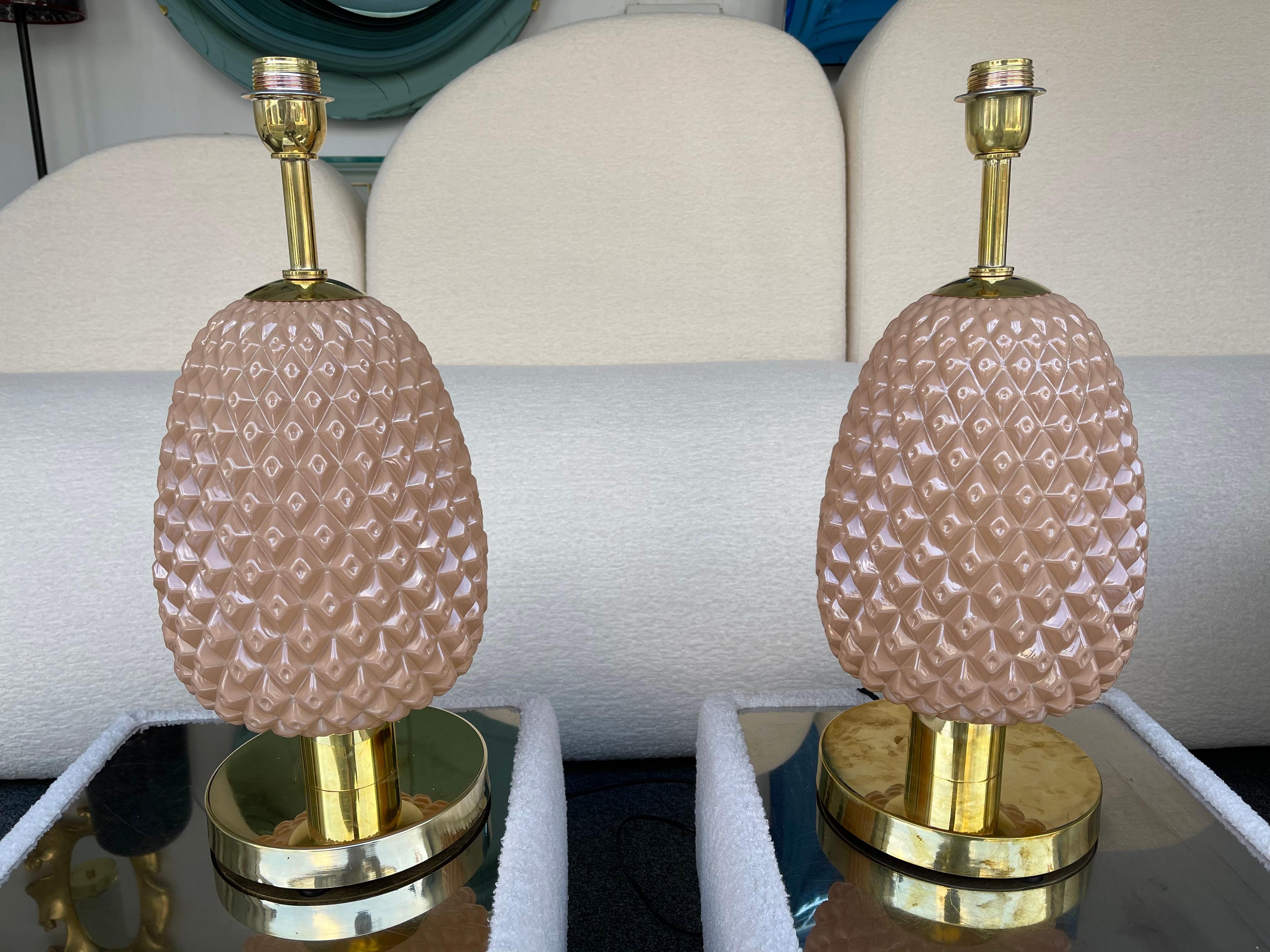 Contemporary Pair of Pink Pineapple Murano Glass and Brass Lamps, Italy For Sale 3