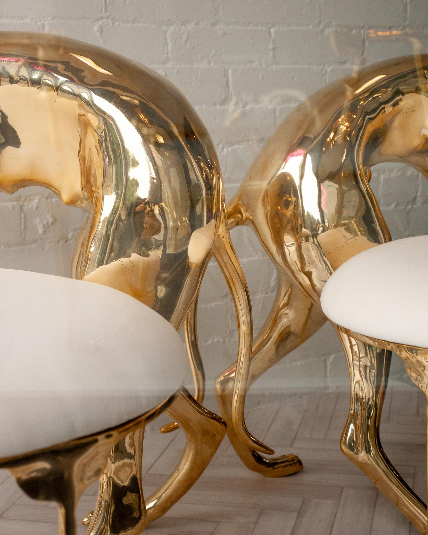 XXIe siècle et contemporain Paire de chaises lévriers contemporaines en laiton moulé poli en vente