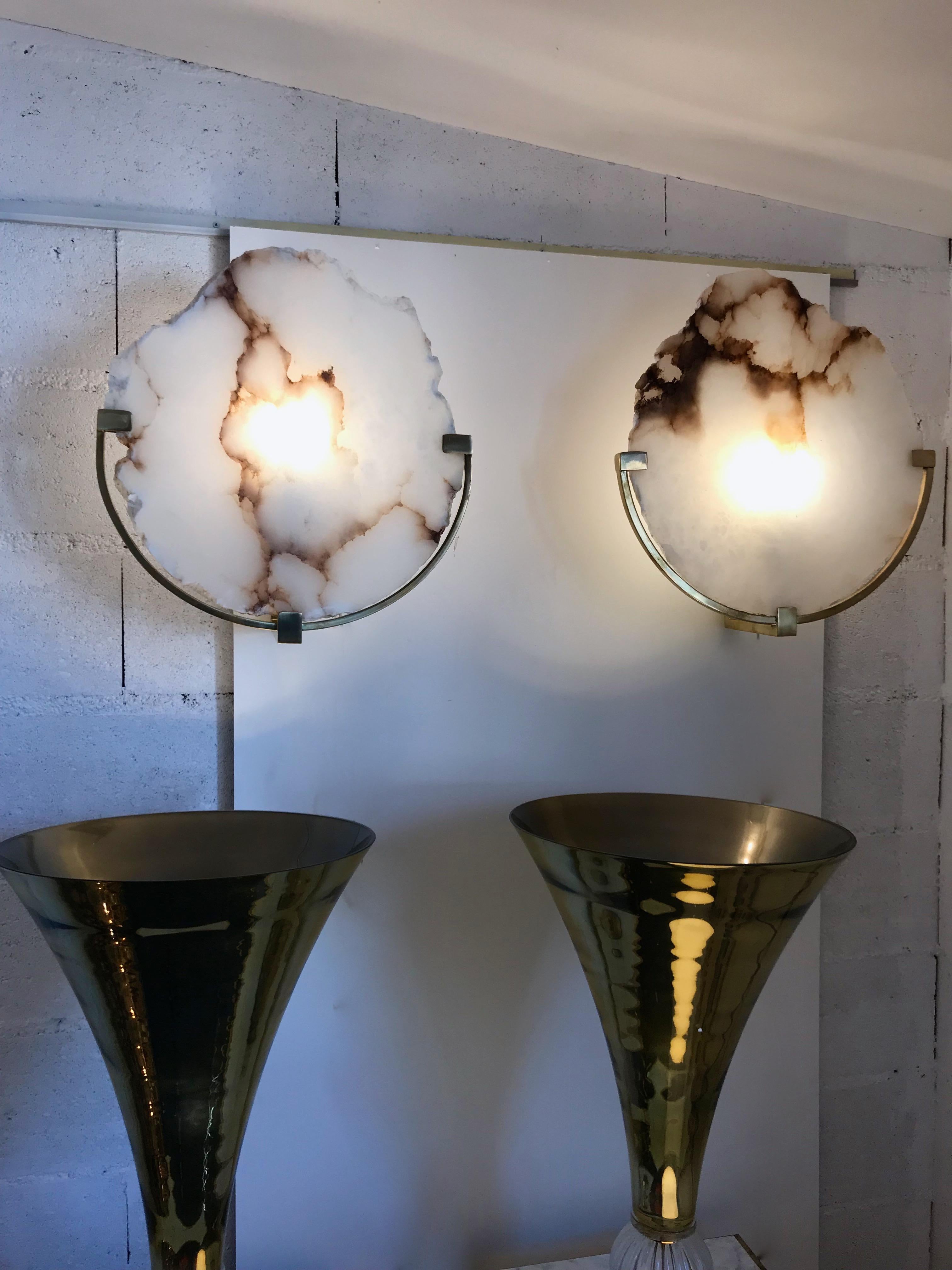 Contemporary Pair of Sconces Alabaster and Brass, Italy For Sale 2