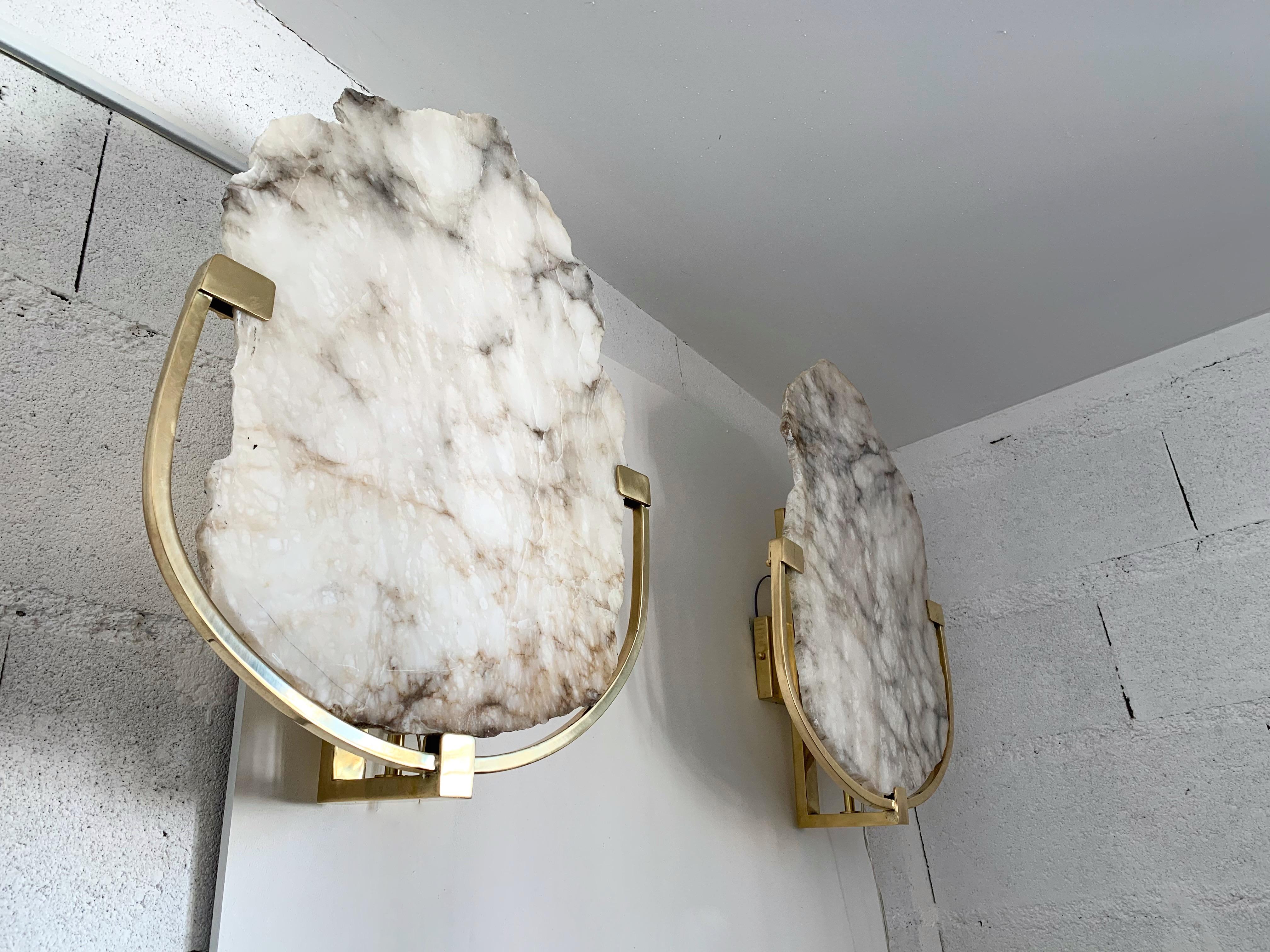 Contemporary Pair of Sconces Alabaster and Brass, Italy In New Condition In SAINT-OUEN, FR