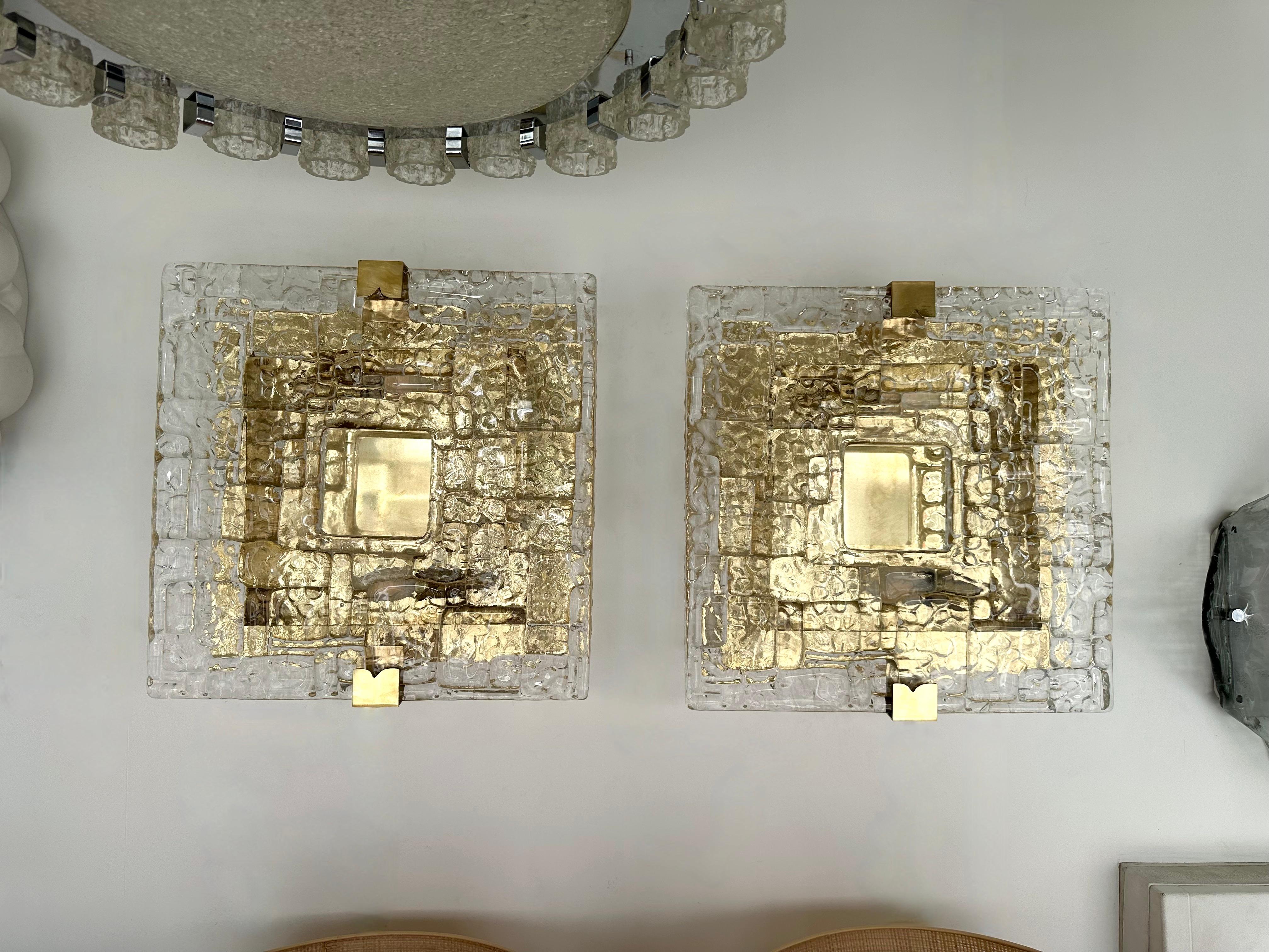 Contemporary Pair of Sconces Brass and Murano Glass Textured Blade, Italy For Sale 7