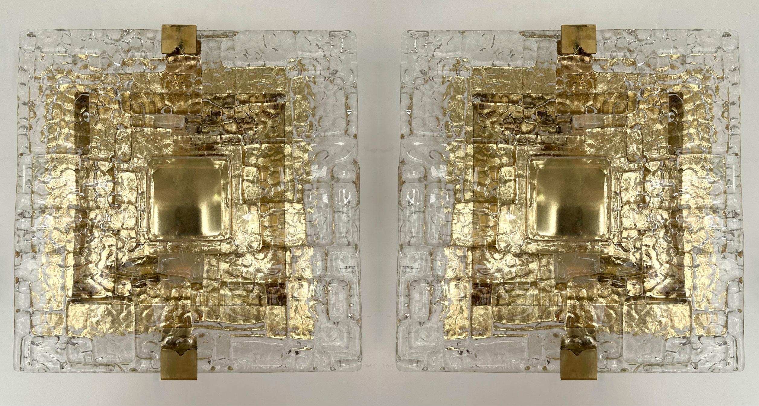 Contemporary Pair of Sconces Brass and Murano Glass Textured Blade, Italy For Sale 8