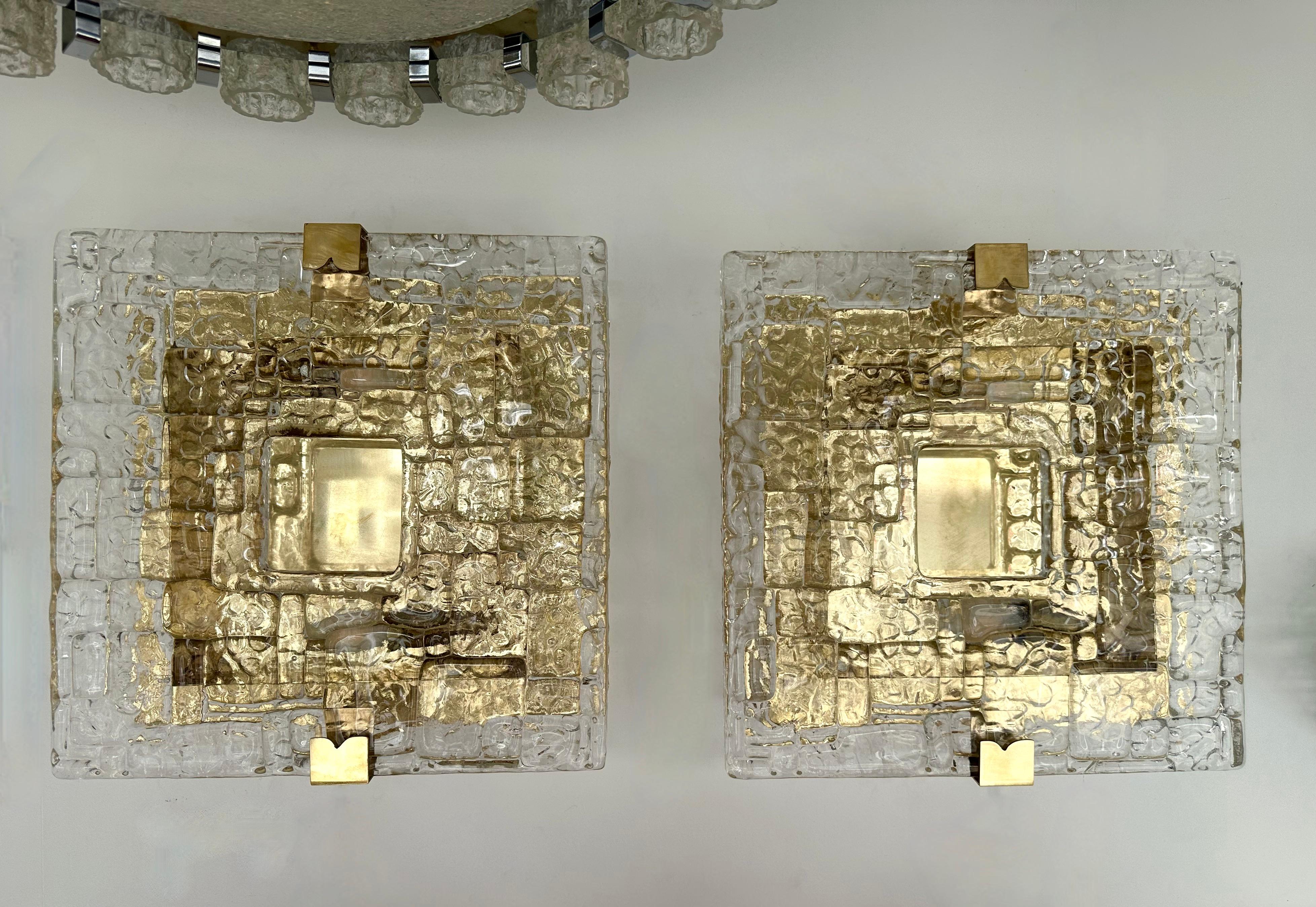 Mid-Century Modern Contemporary Pair of Sconces Brass and Murano Glass Textured Blade, Italy For Sale