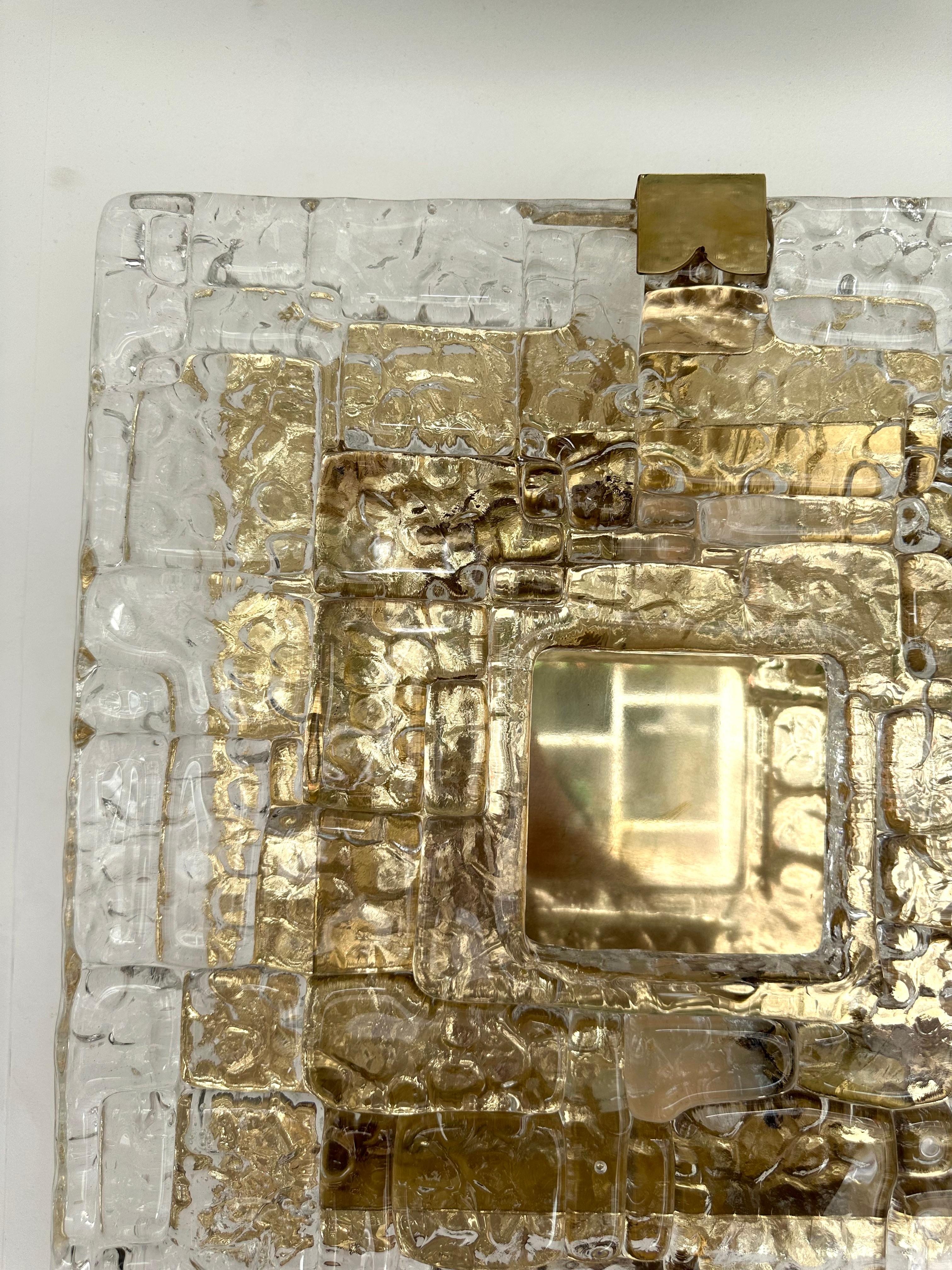 Contemporary Pair of Sconces Brass and Murano Glass Textured Blade, Italy For Sale 1
