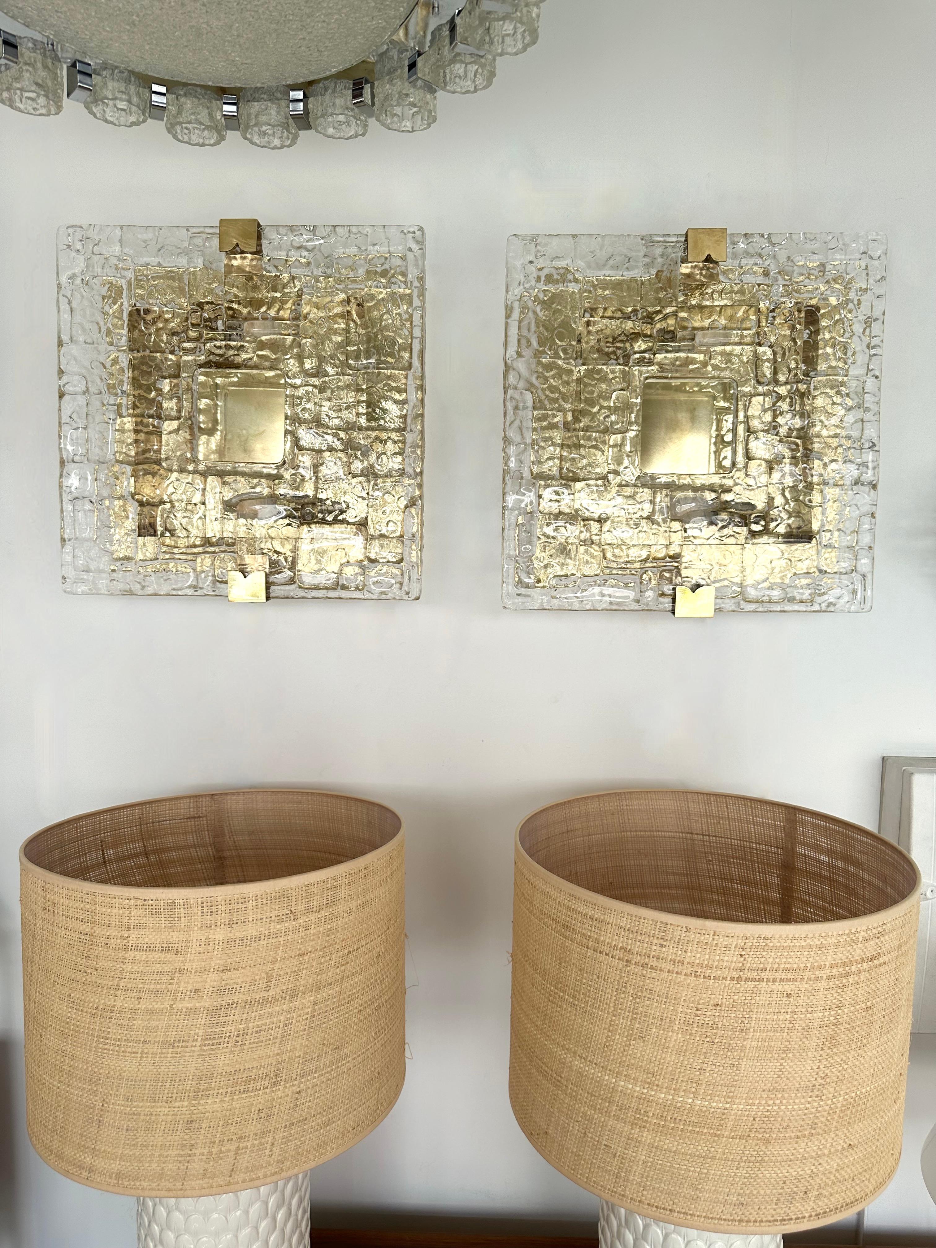 Contemporary Pair of Sconces Brass and Murano Glass Textured Blade, Italy For Sale 3