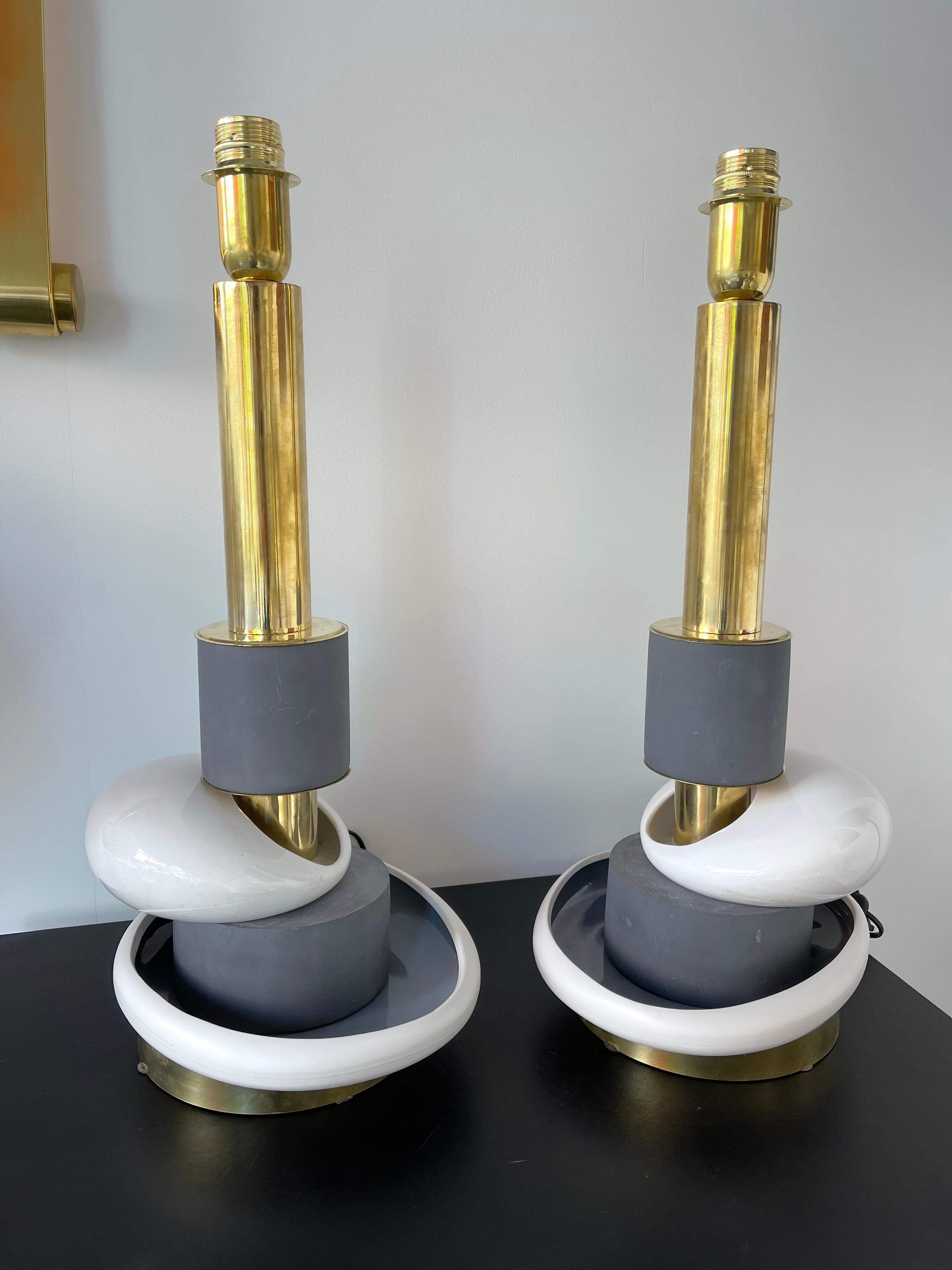 Contemporary Pair of Sculptural Brass Ceramic Stone Lamps, Italy For Sale 5