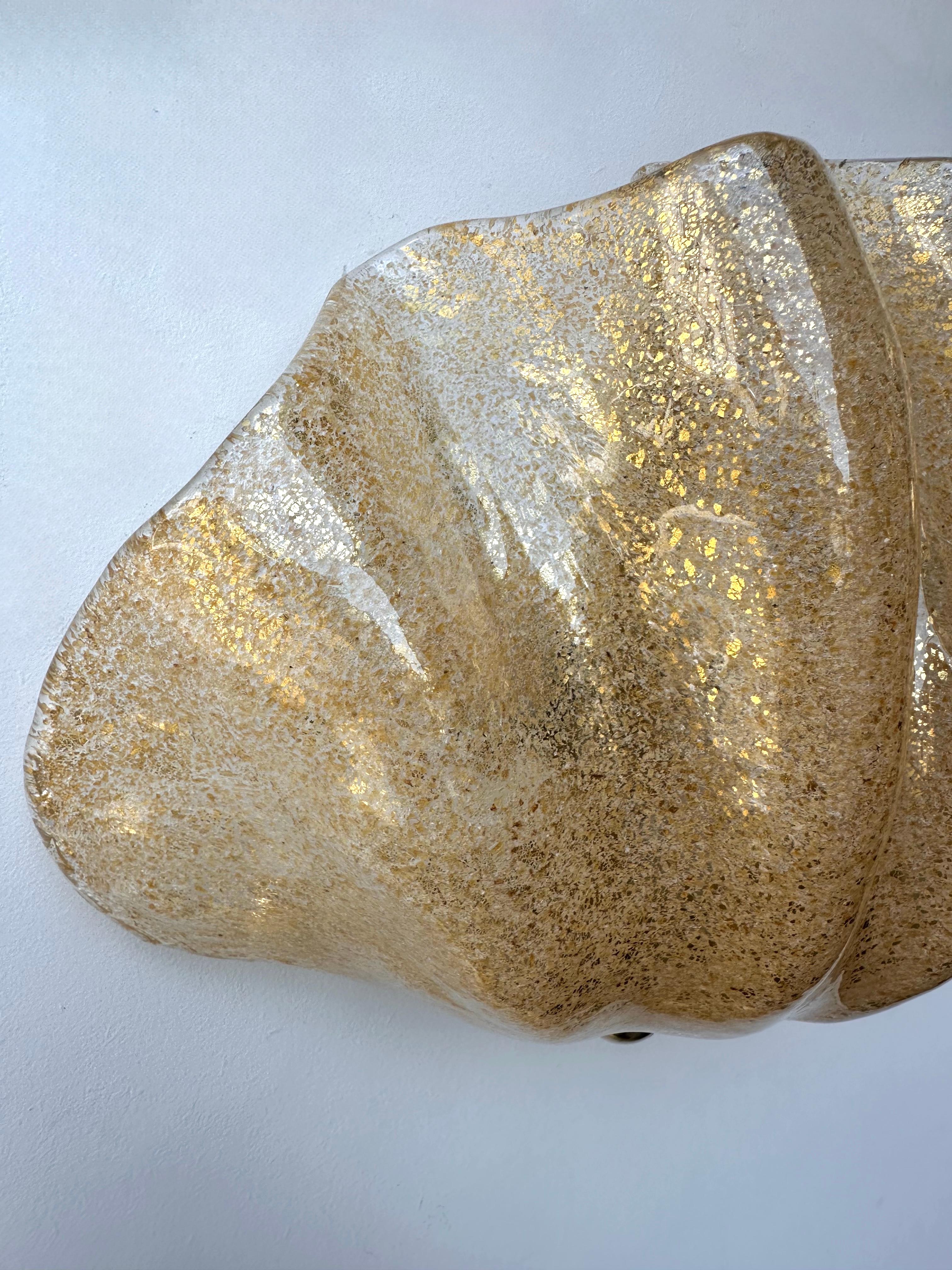 Contemporary Pair of Shell Gold Leaf Murano Glass and Brass Sconces, Italy For Sale 6