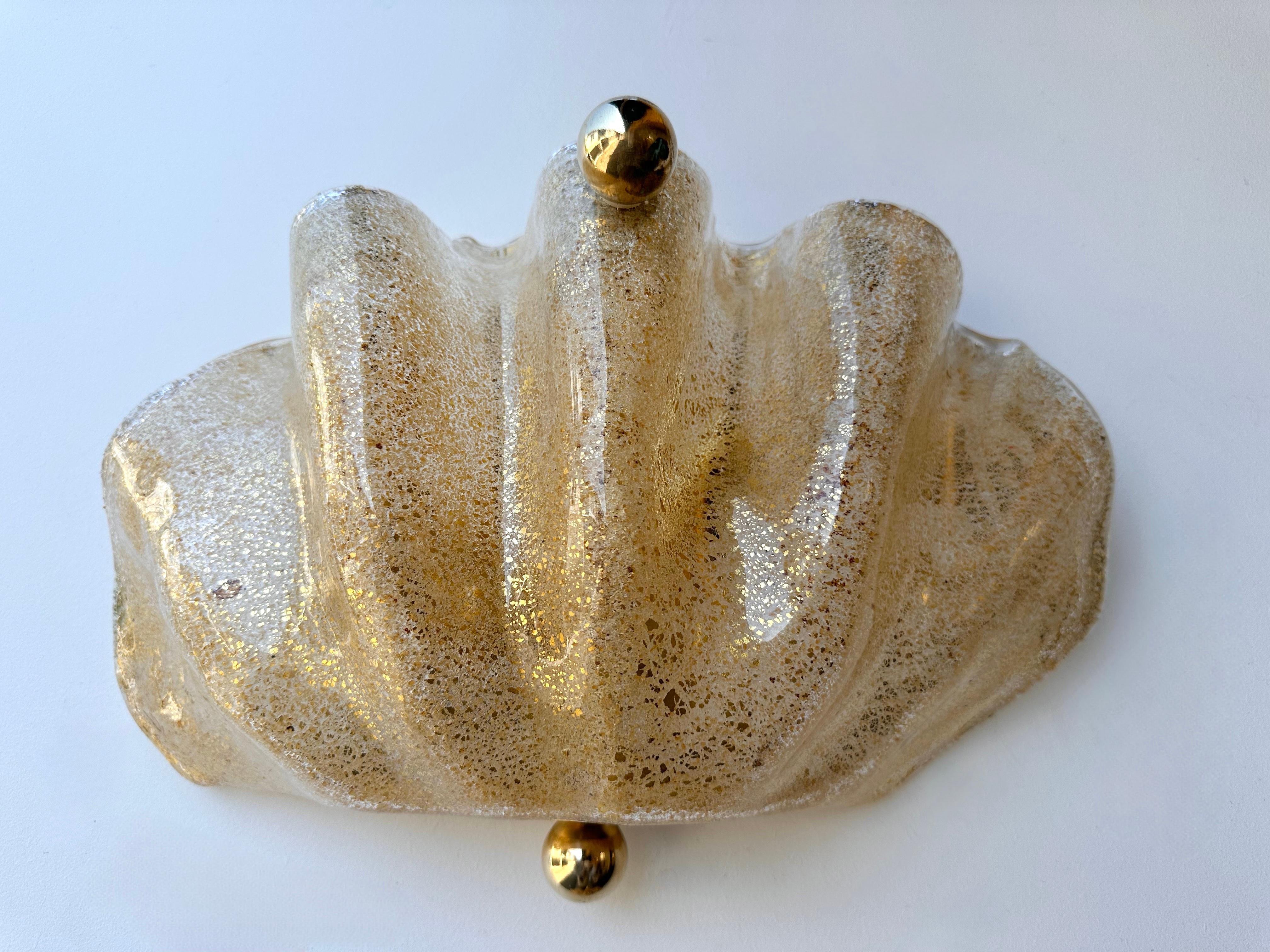 Contemporary Pair of Shell Gold Leaf Murano Glass and Brass Sconces, Italy For Sale 1
