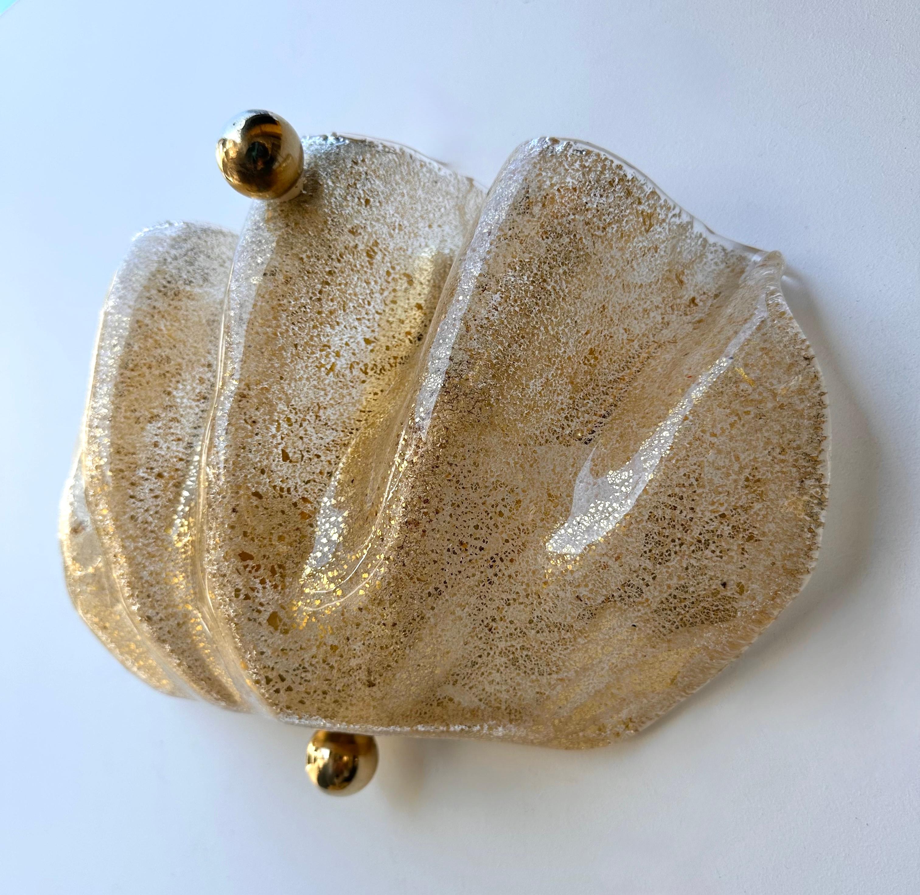 Contemporary Pair of Shell Gold Leaf Murano Glass and Brass Sconces, Italy For Sale 2