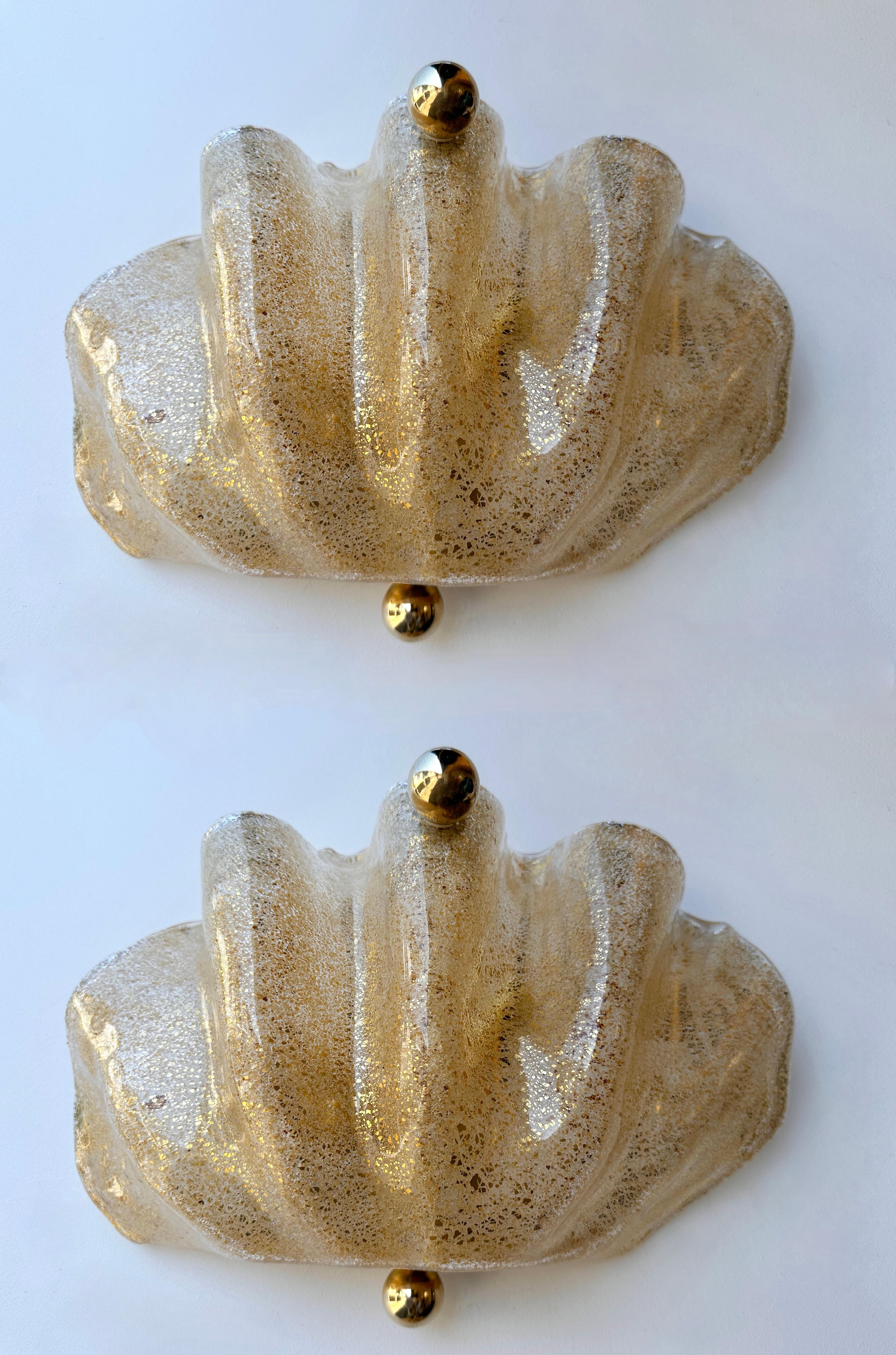 Contemporary Pair of Shell Gold Leaf Murano Glass and Brass Sconces, Italy For Sale 3