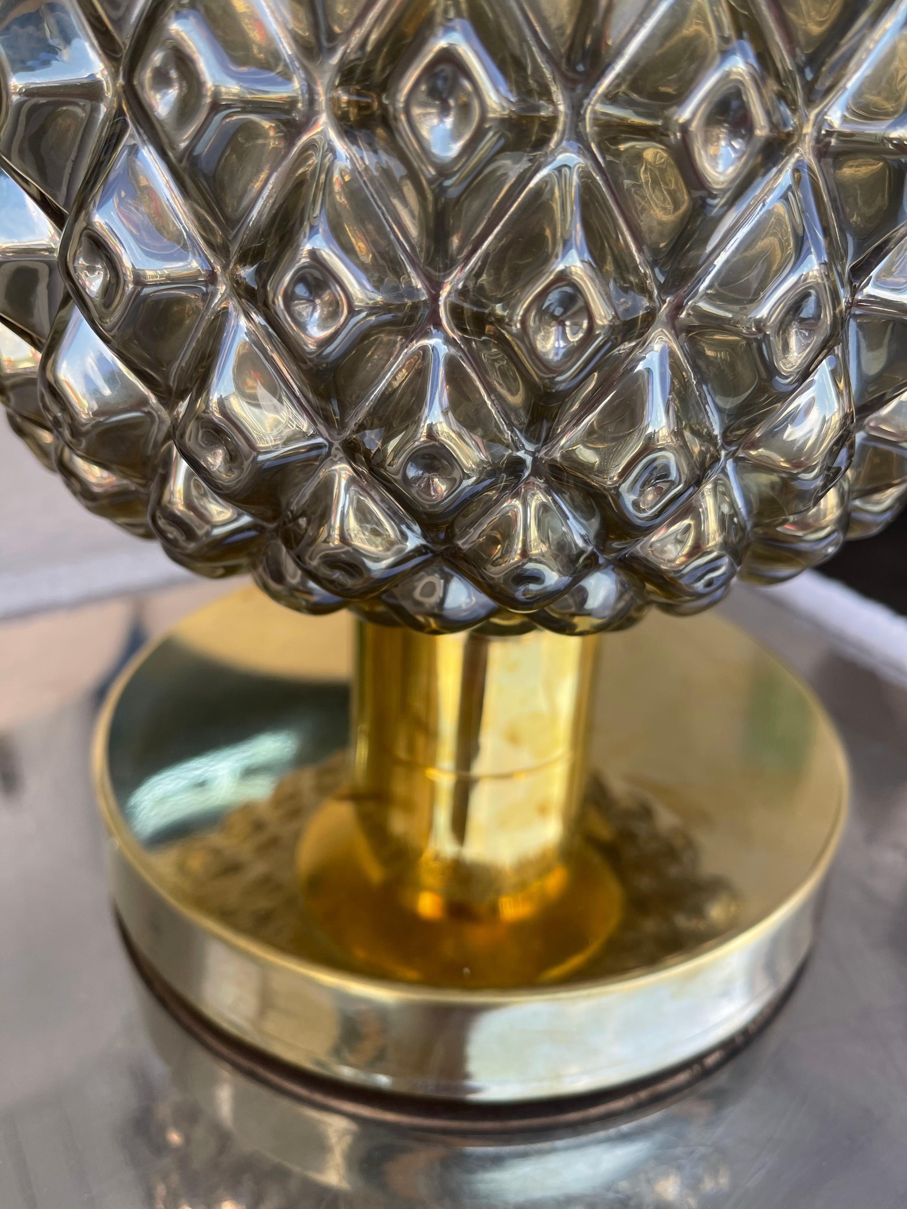 Pair of table or bedside lamps silver goldish gold pineapple palm tree Murano glass and brass. In the mood of Maison Jansen, Charles, Hollywood regency, Veronese, Venini, Vistosi, La Murrina, Mazzega.

Demo shades not included. Measurements in