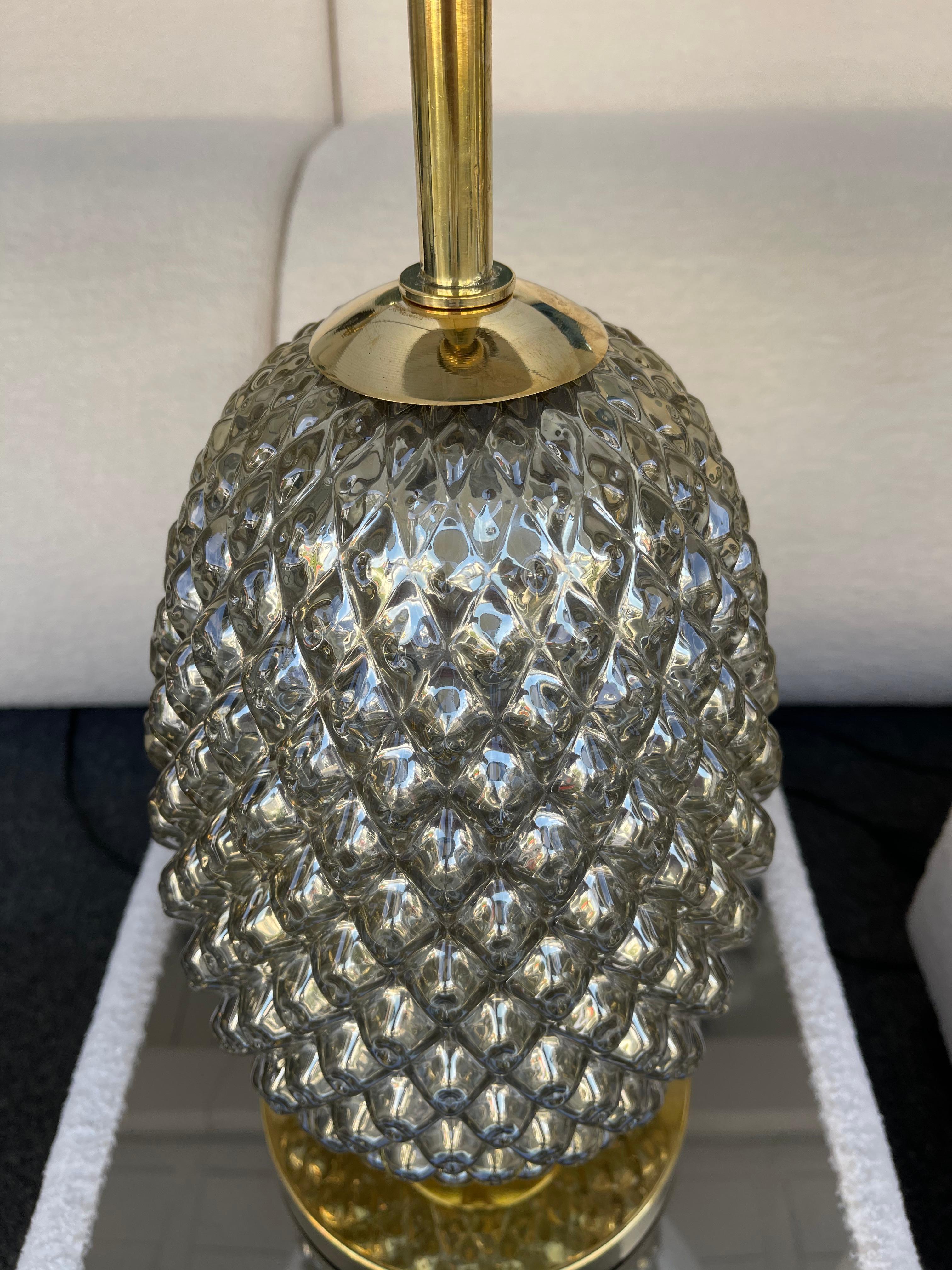 Mid-Century Modern Paire de lampes contemporaines en verre de Murano et laiton, Silver Gold Pineapple, Italie en vente