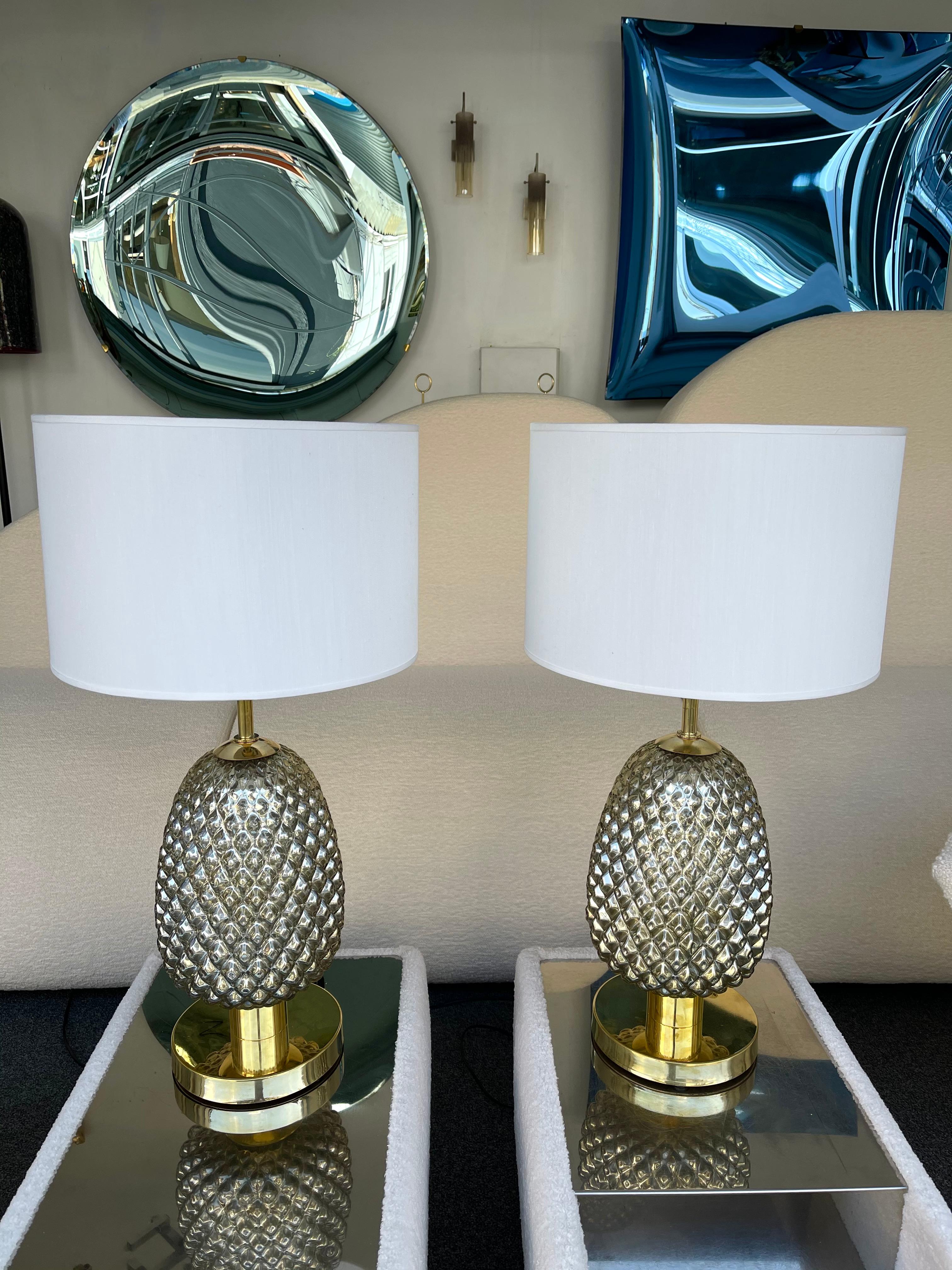 XXIe siècle et contemporain Paire de lampes contemporaines en verre de Murano et laiton, Silver Gold Pineapple, Italie en vente