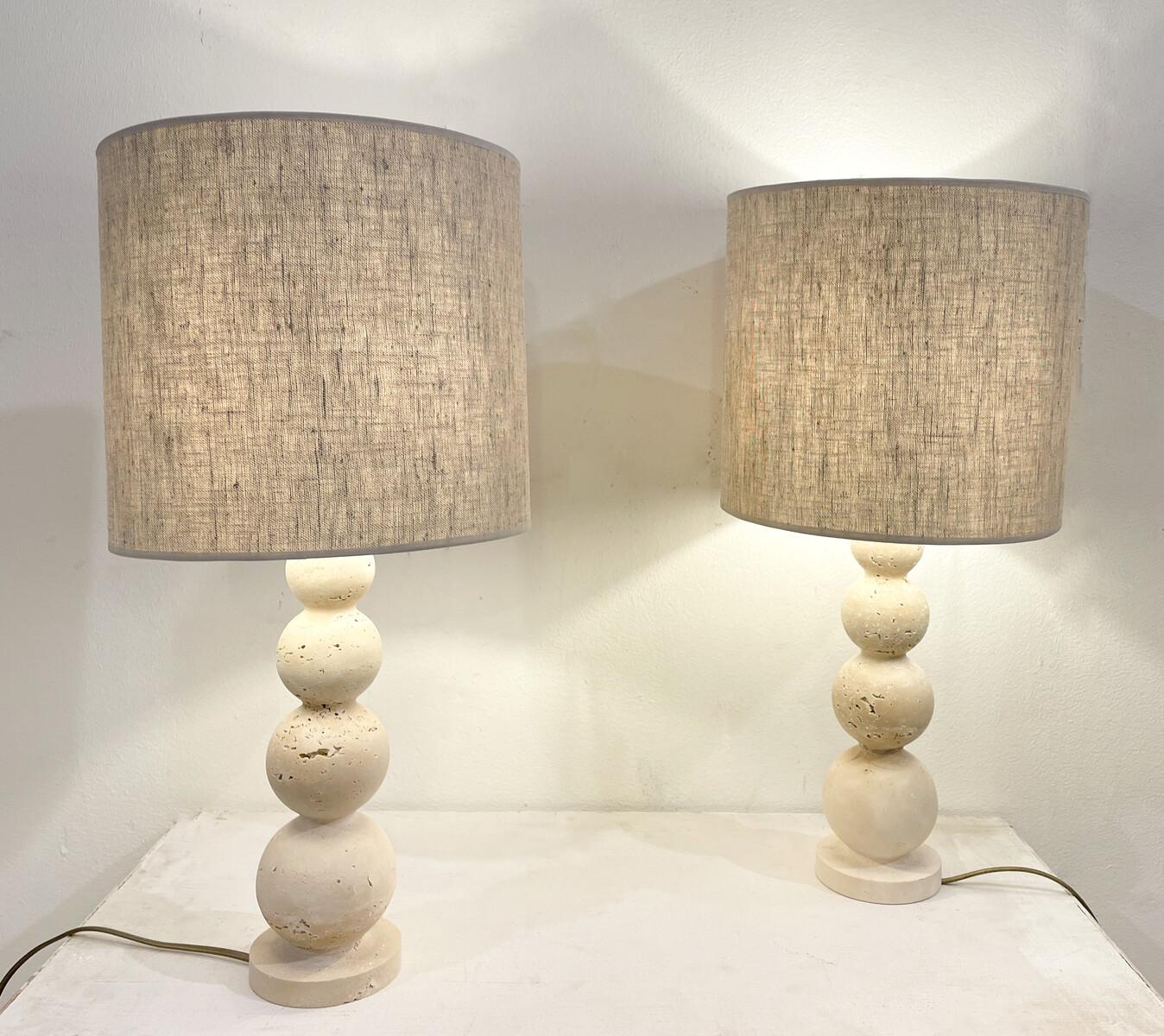 Contemporary Lampenpaar aus Travertin, Italien (Moderne) im Angebot