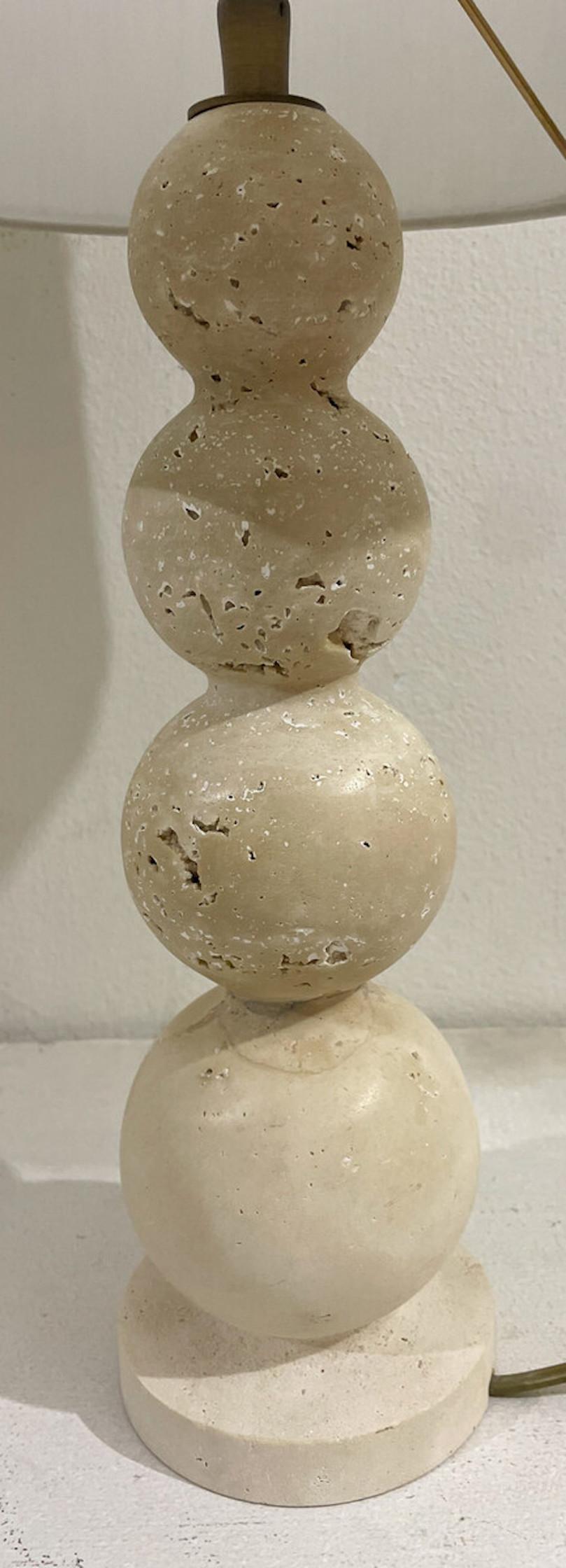 Contemporary Lampenpaar aus Travertin, Italien im Zustand „Gut“ im Angebot in Brussels, BE