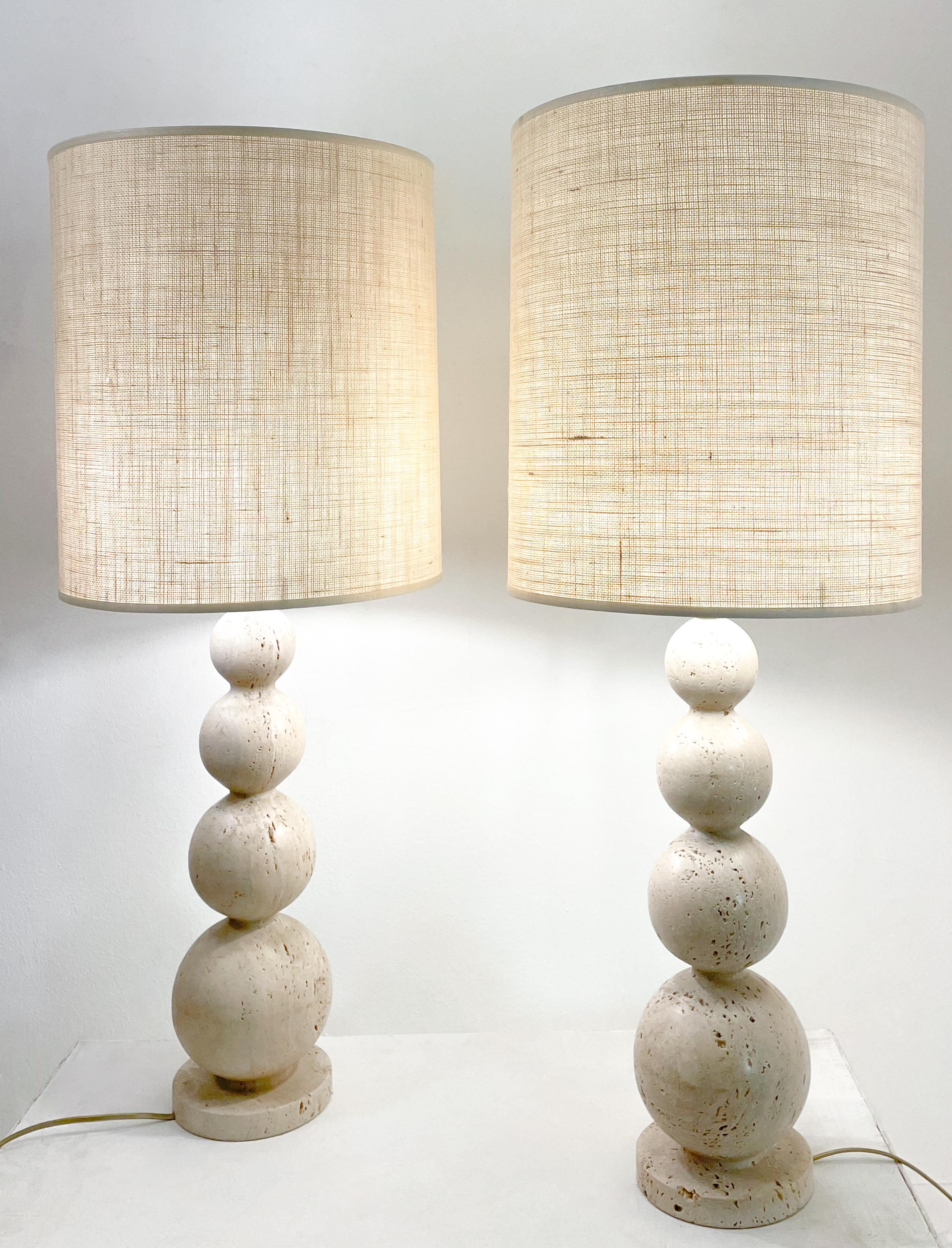 Contemporary Pair of travertine Lamps, Italy For Sale 1