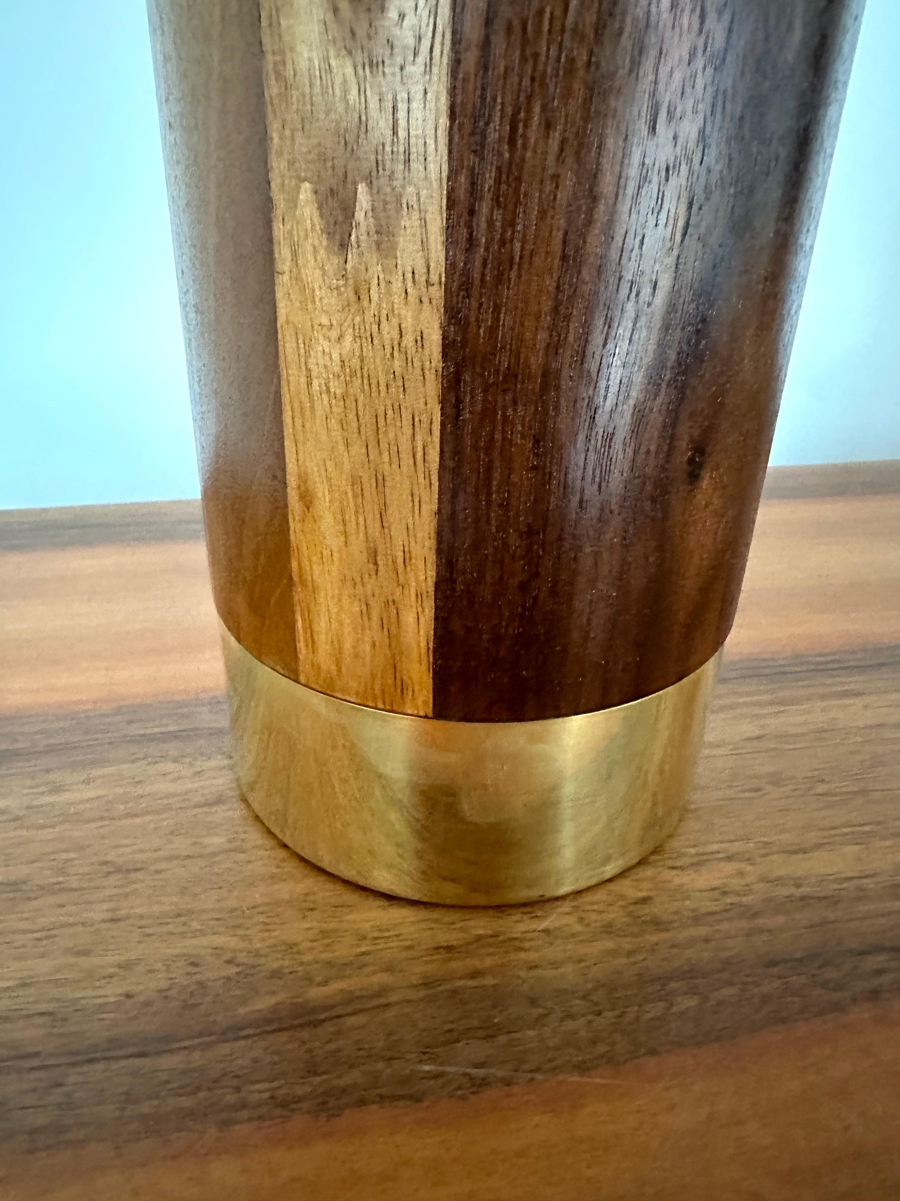 Paire de lampes contemporaines en Wood Wood et Brass, Italie en vente 4