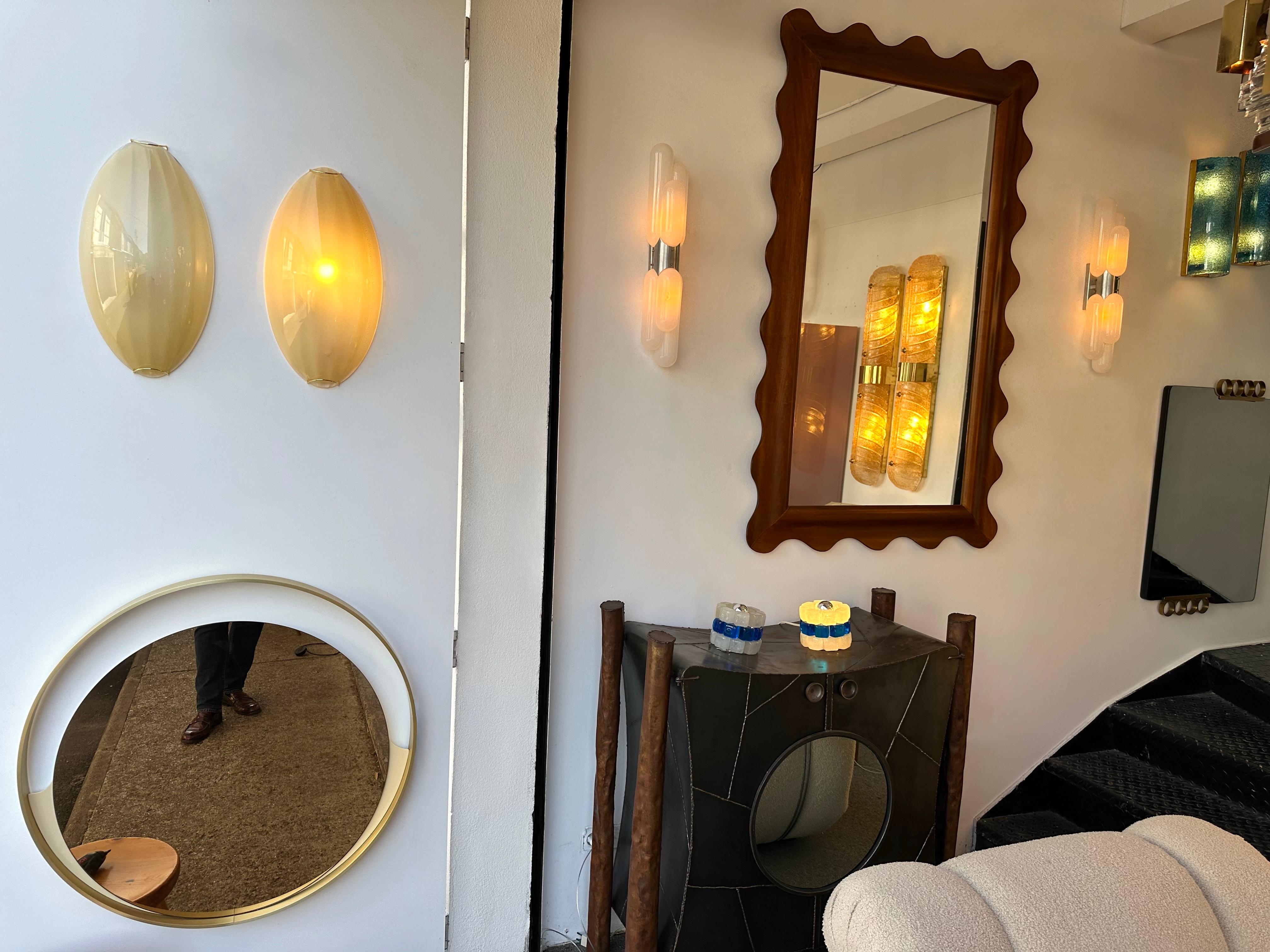 Paire d'appliques contemporaines en verre de Murano et laiton à feuilles d'or jaune, Italie en vente 4