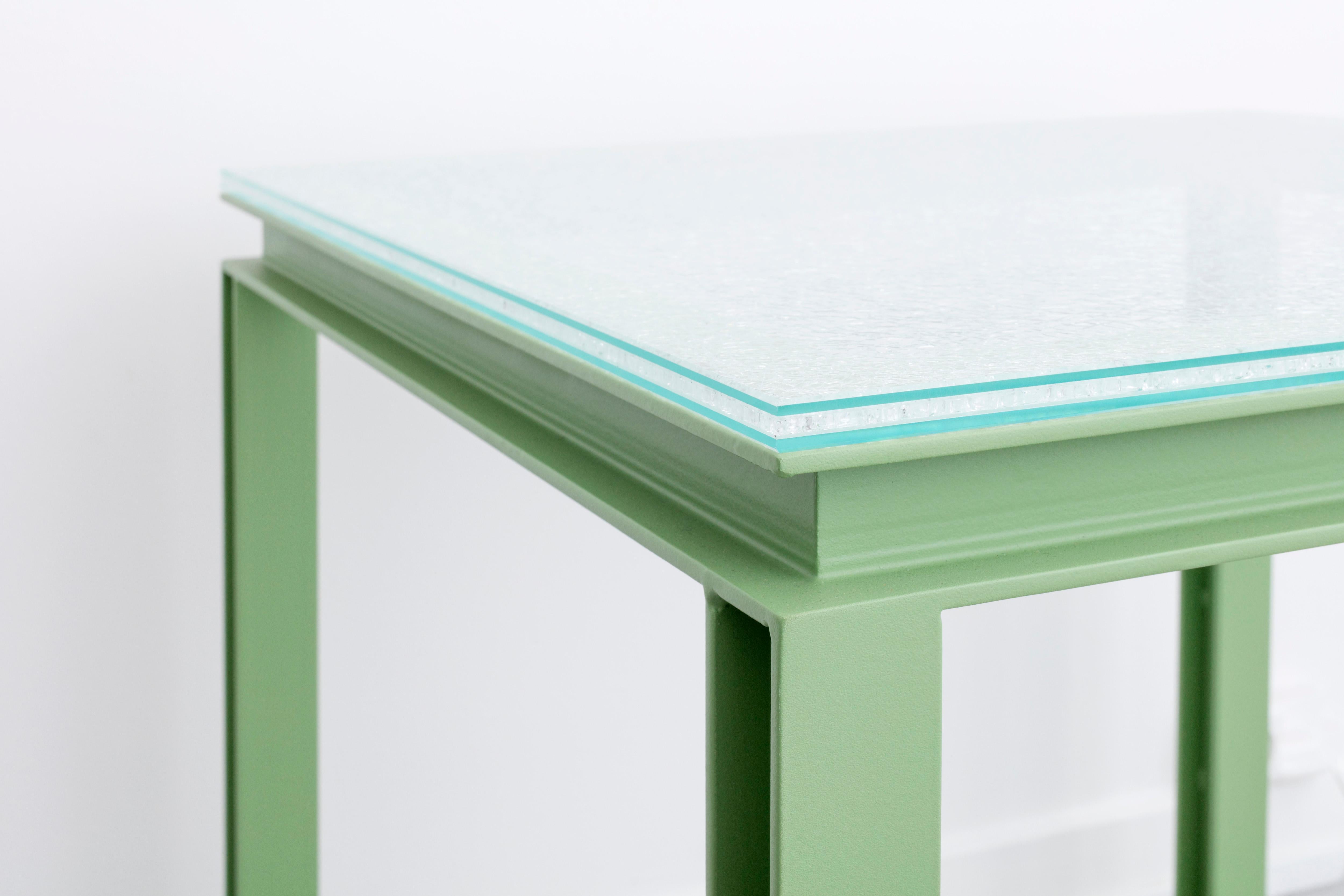 Postmoderne Table contemporaine Palazzo en fer avec plateau en verre craquelé de Fredrik Paulsen en vente